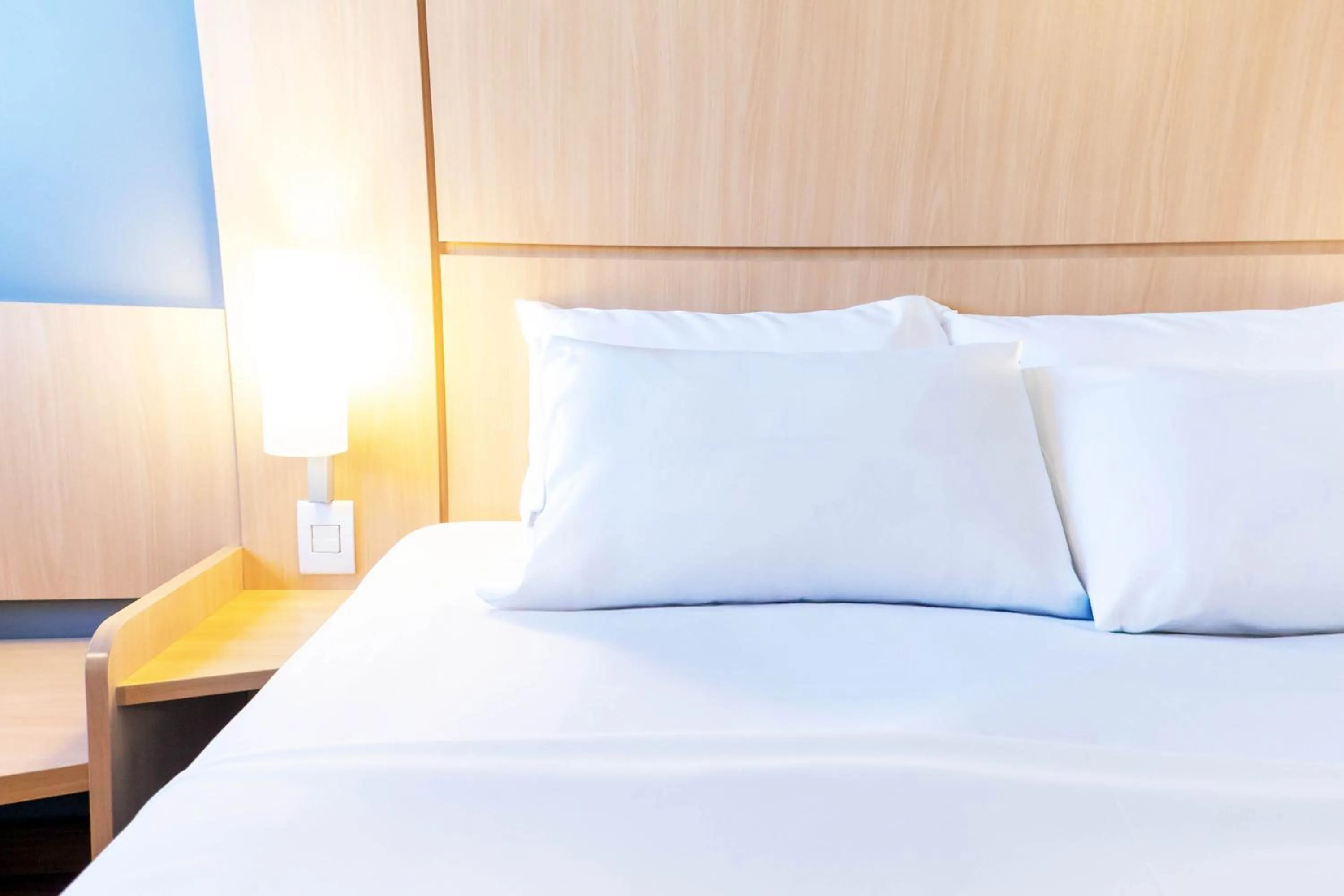 Bedroom, Bed in ibis Contagem Ceasa