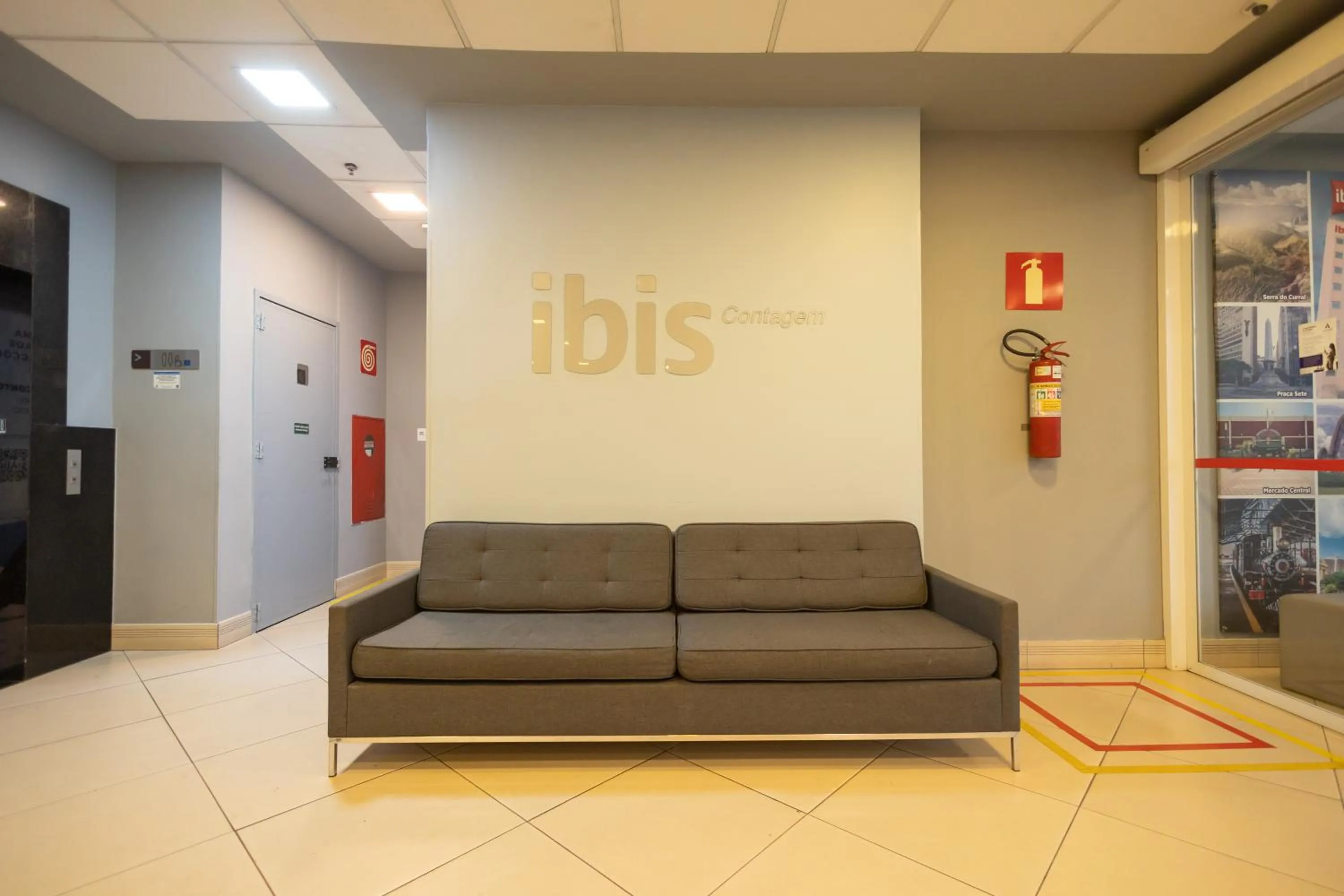 Lobby or reception in ibis Contagem Ceasa