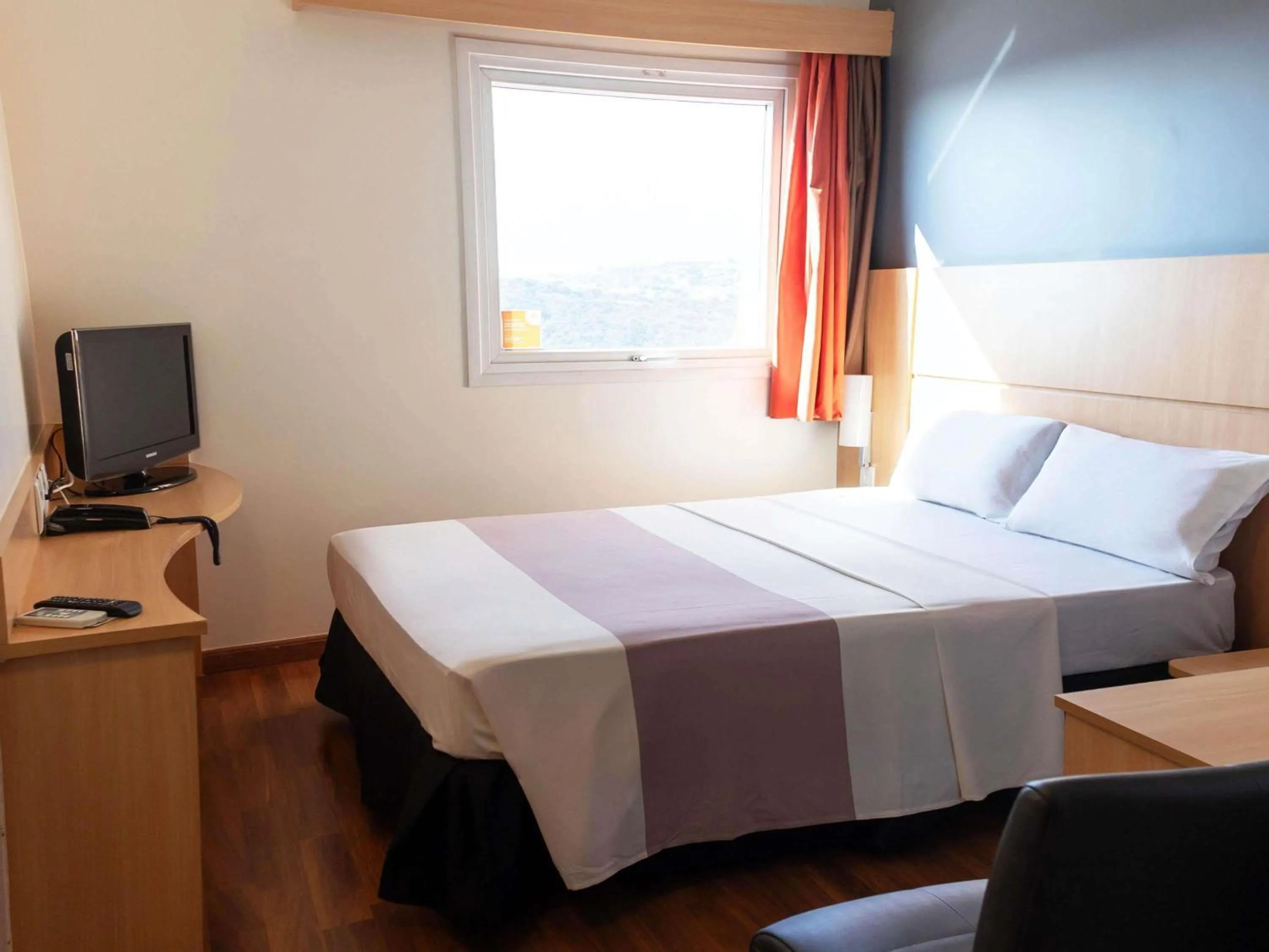 Bedroom, Bed in ibis Contagem Ceasa