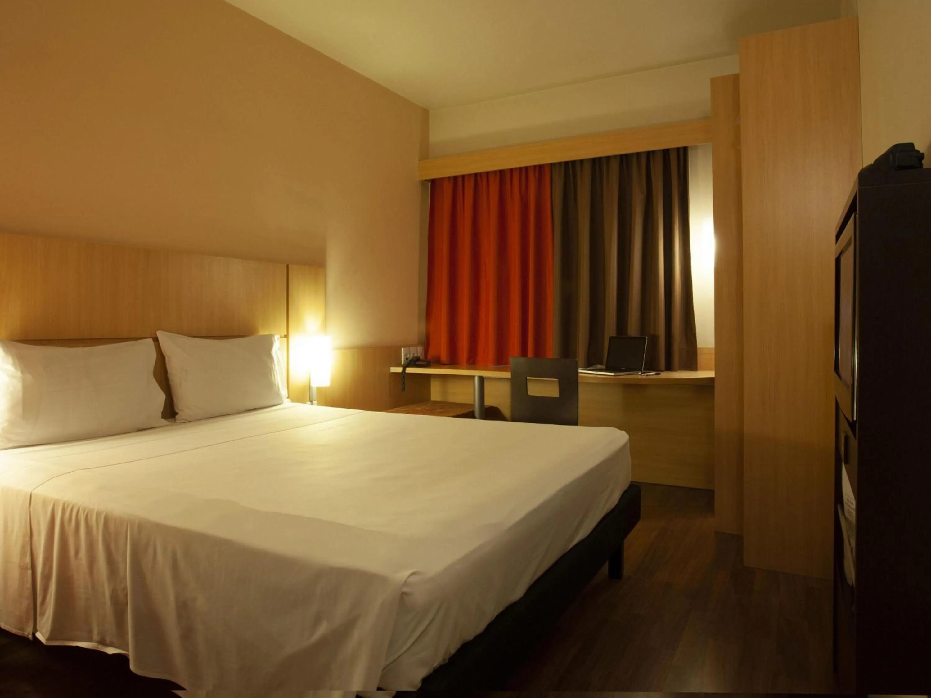 Standard Double Room in ibis Contagem Ceasa