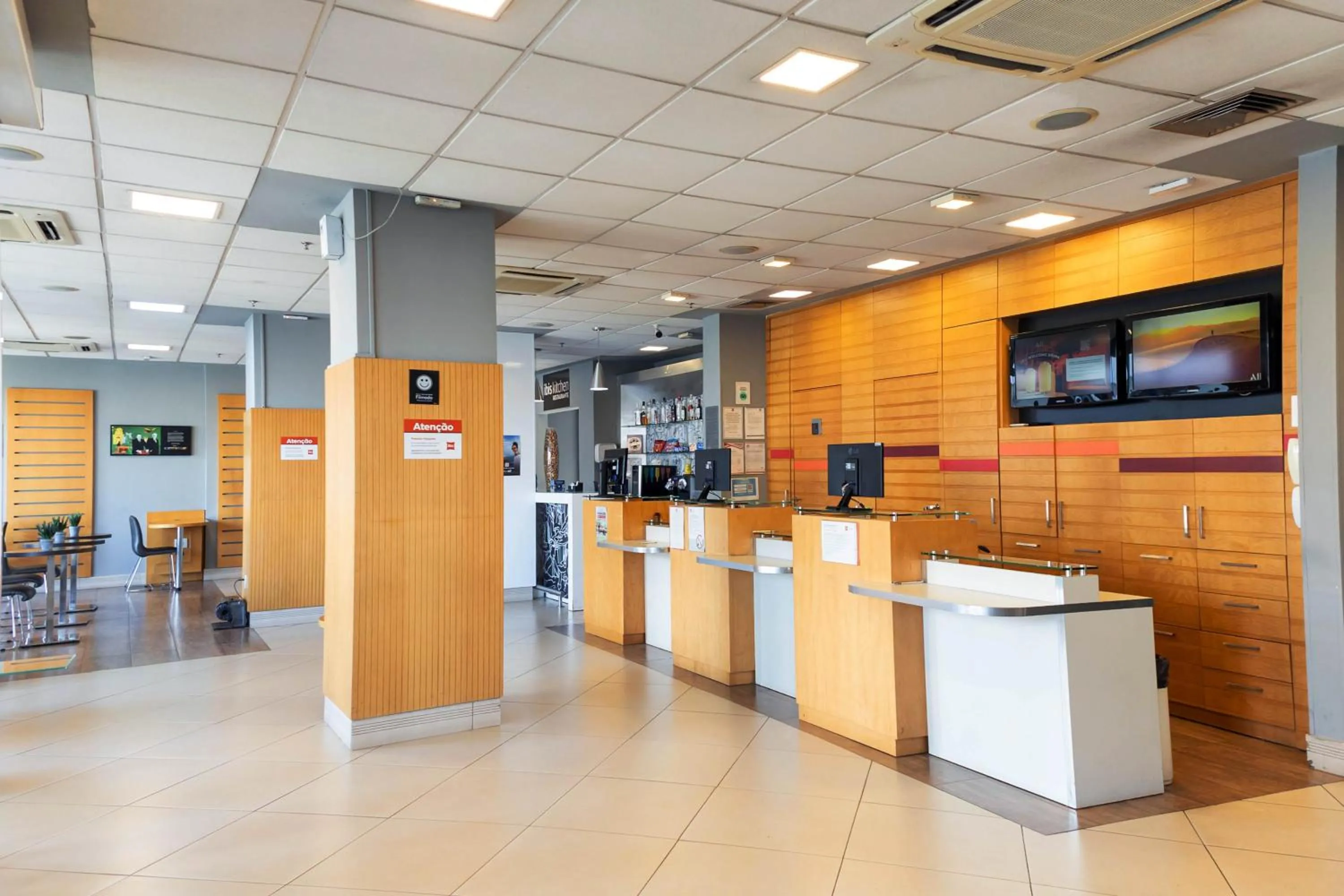 Lobby or reception in ibis Contagem Ceasa