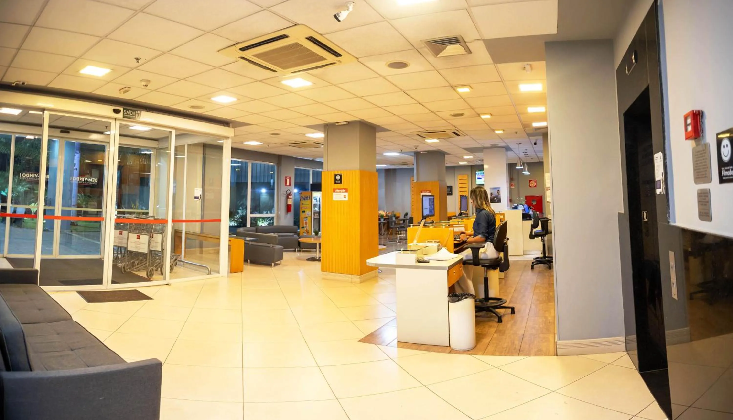 Lobby or reception in ibis Contagem Ceasa