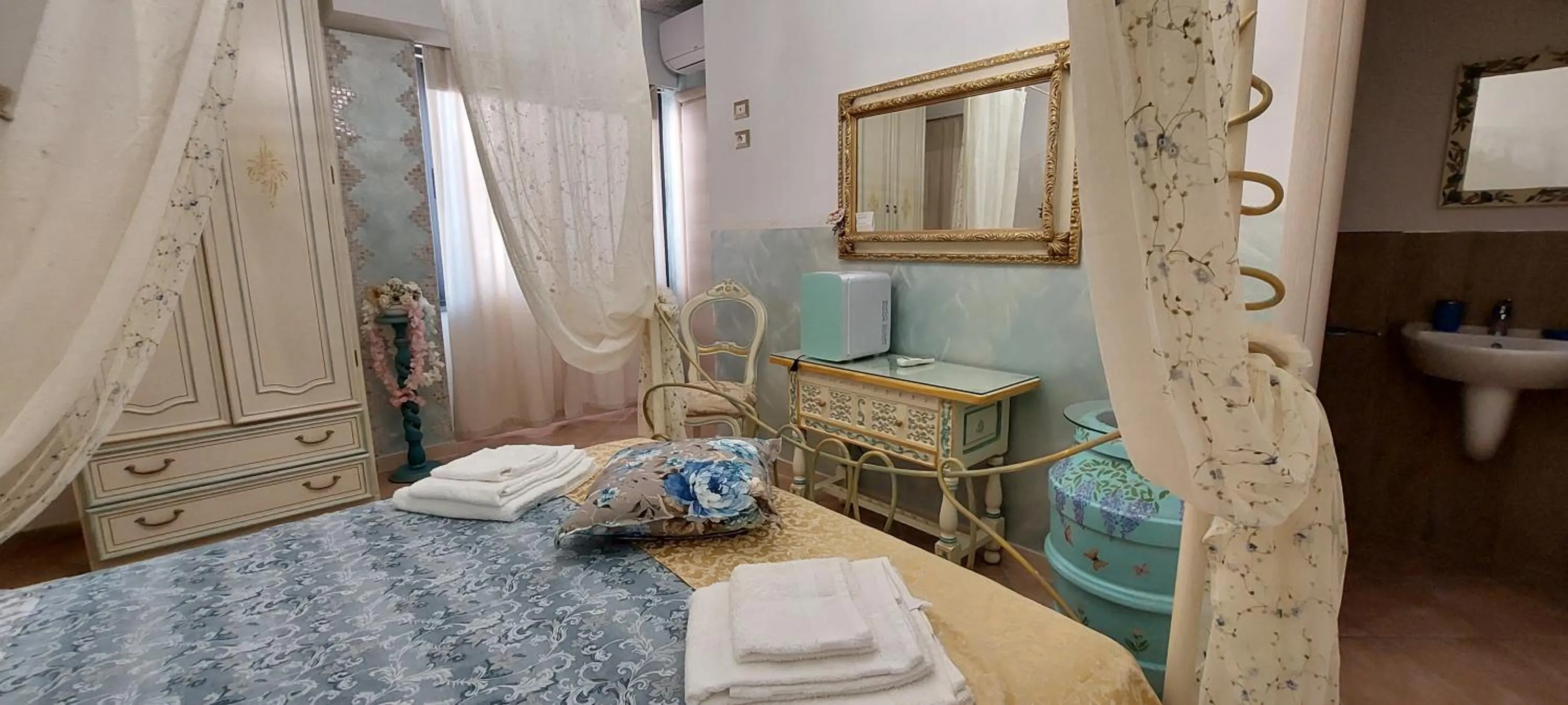 Photo of the whole room in Bellavista Versilia