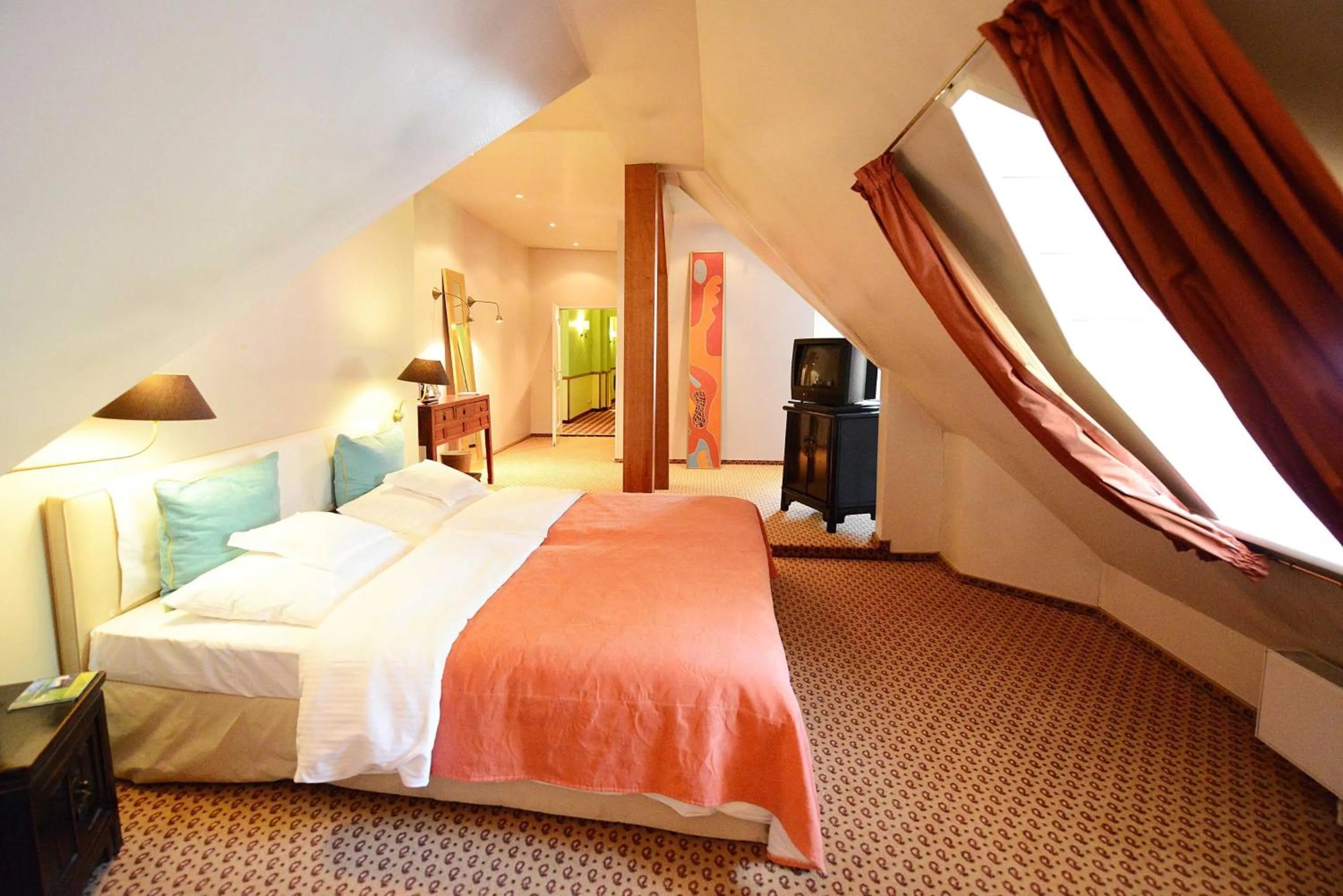 Bed in Romantik Hotel Jagdhaus Waldfrieden