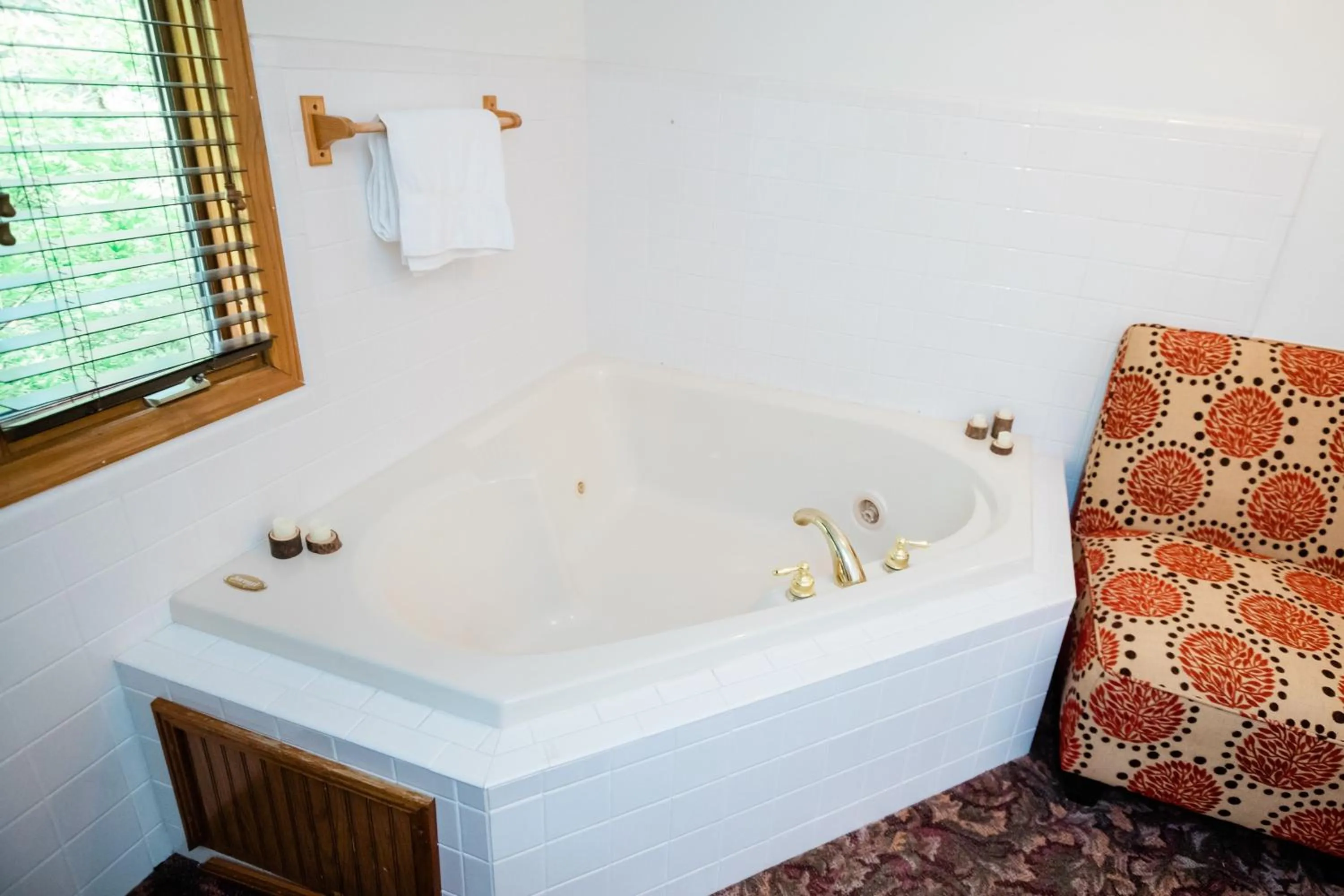 Hot Tub in Sylvan Valley Lodge and Cellars