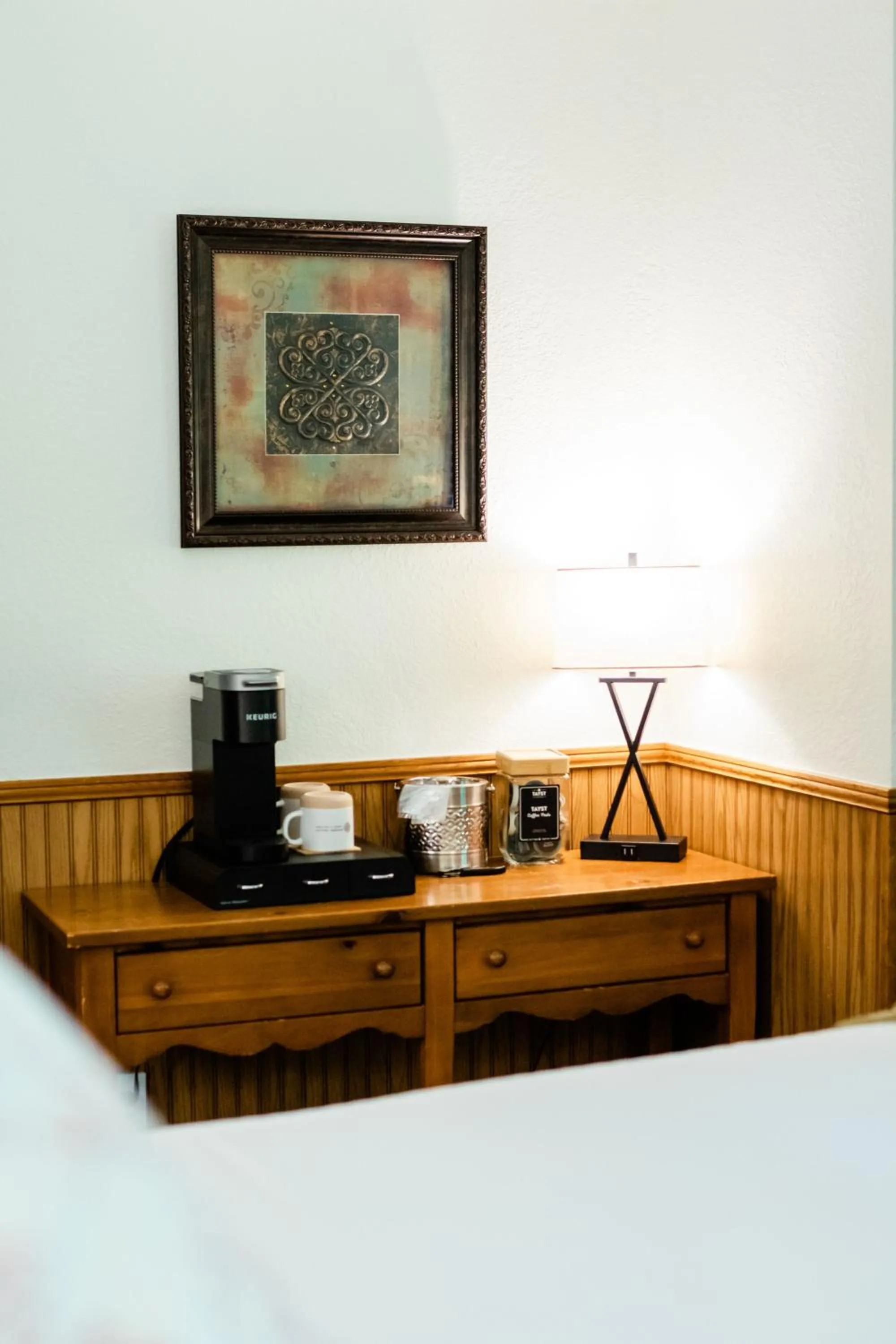 Coffee/tea facilities, Bed in Sylvan Valley Lodge and Cellars