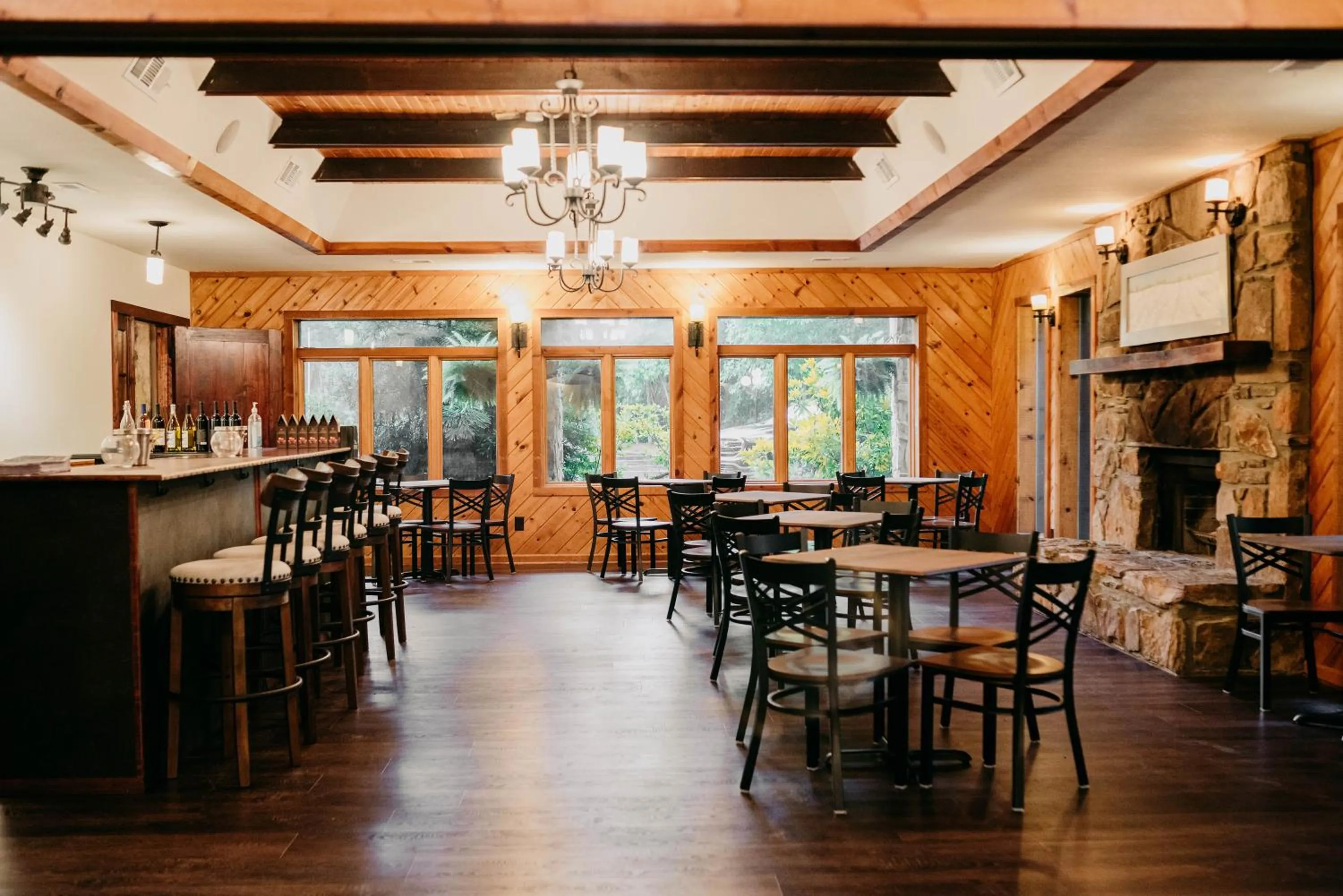Restaurant/places to eat in Sylvan Valley Lodge and Cellars