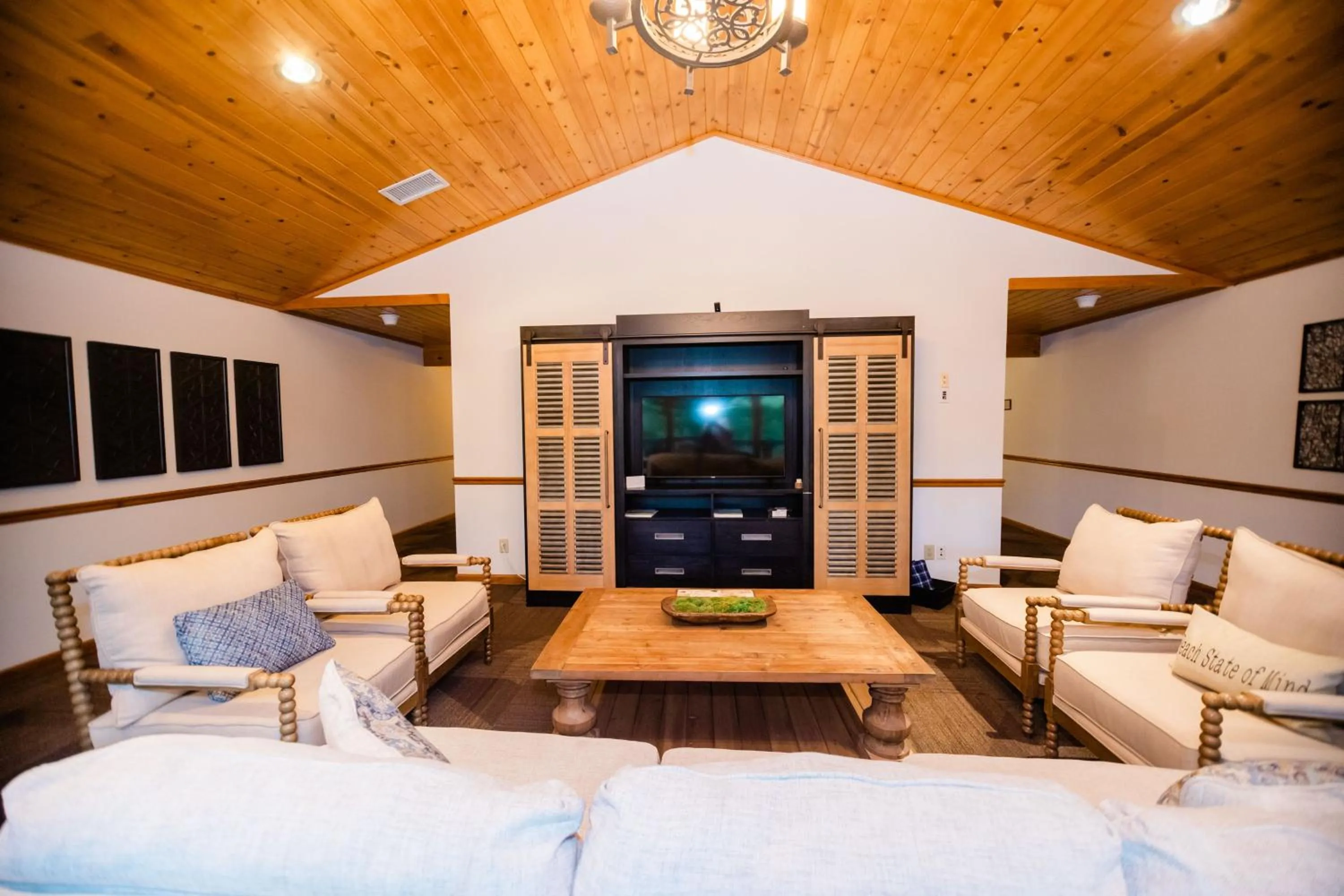 Communal lounge/ TV room in Sylvan Valley Lodge and Cellars