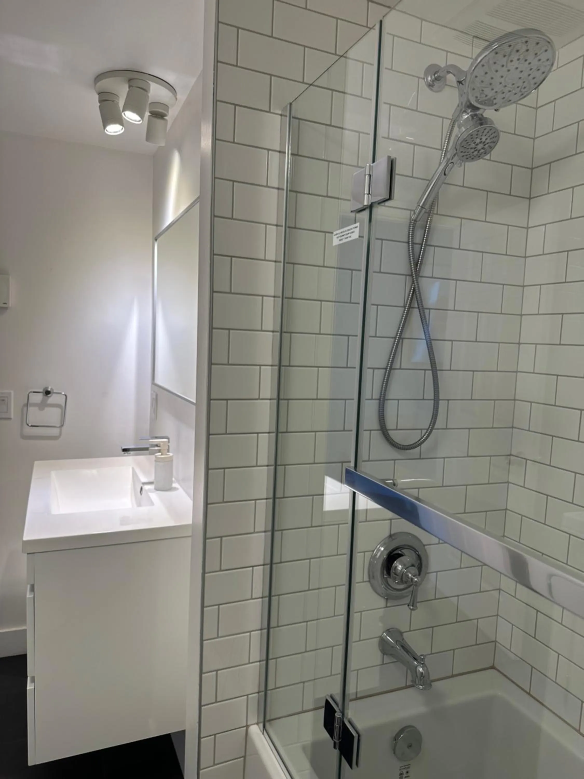 Shower in L'appartement BOHO avec parking