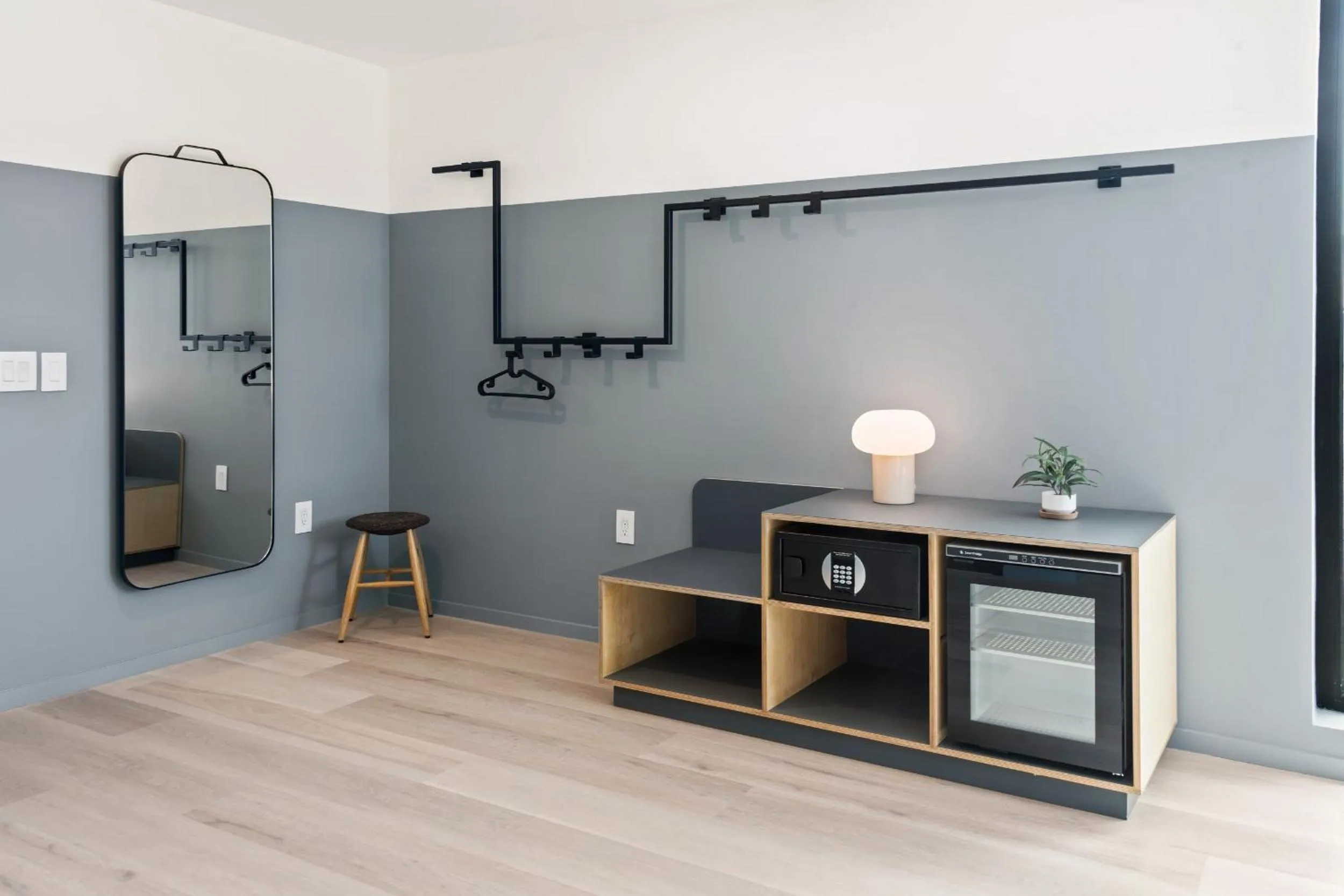 wardrobe in The Metric - Los Angeles Downtown