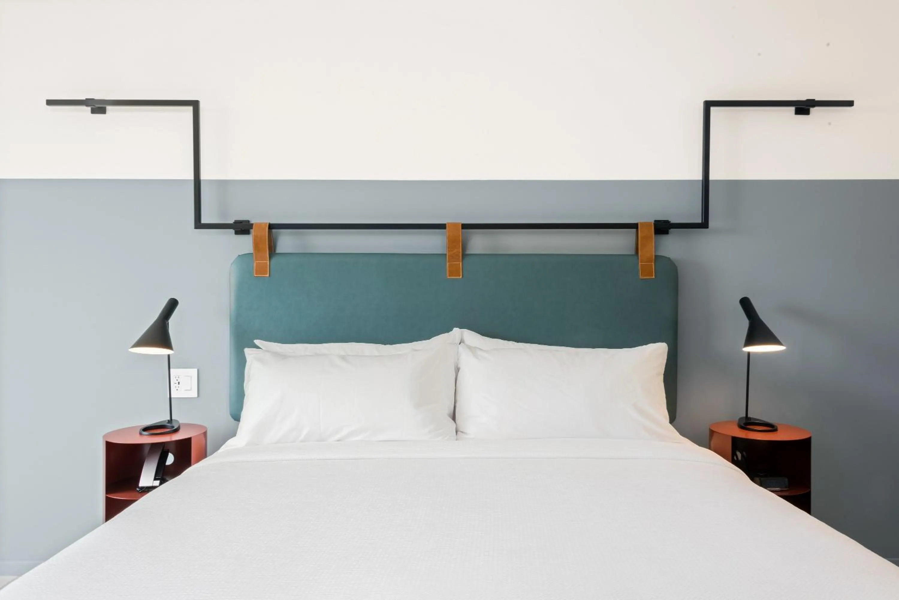 Bed in The Metric - Los Angeles Downtown