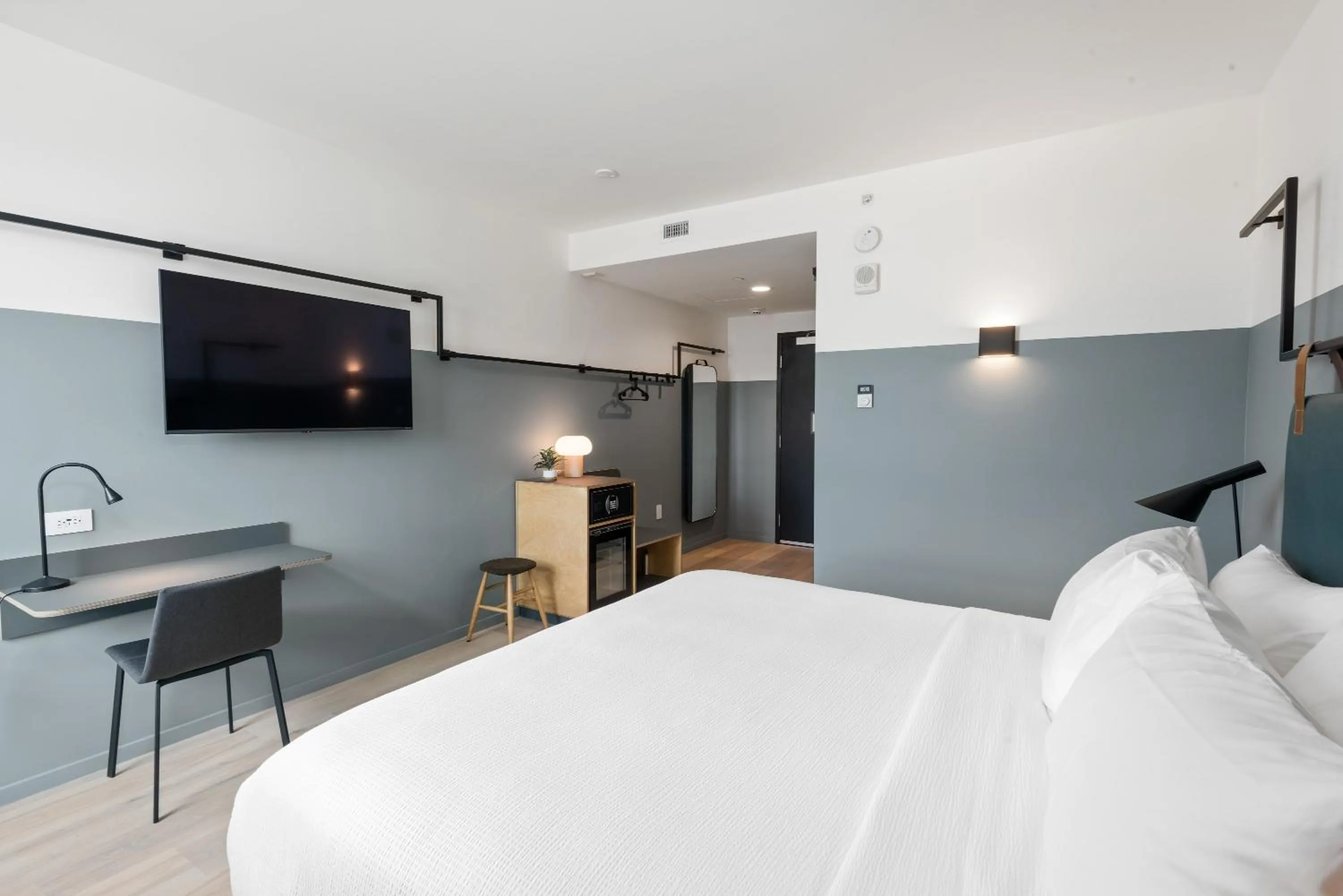 Bed in The Metric - Los Angeles Downtown