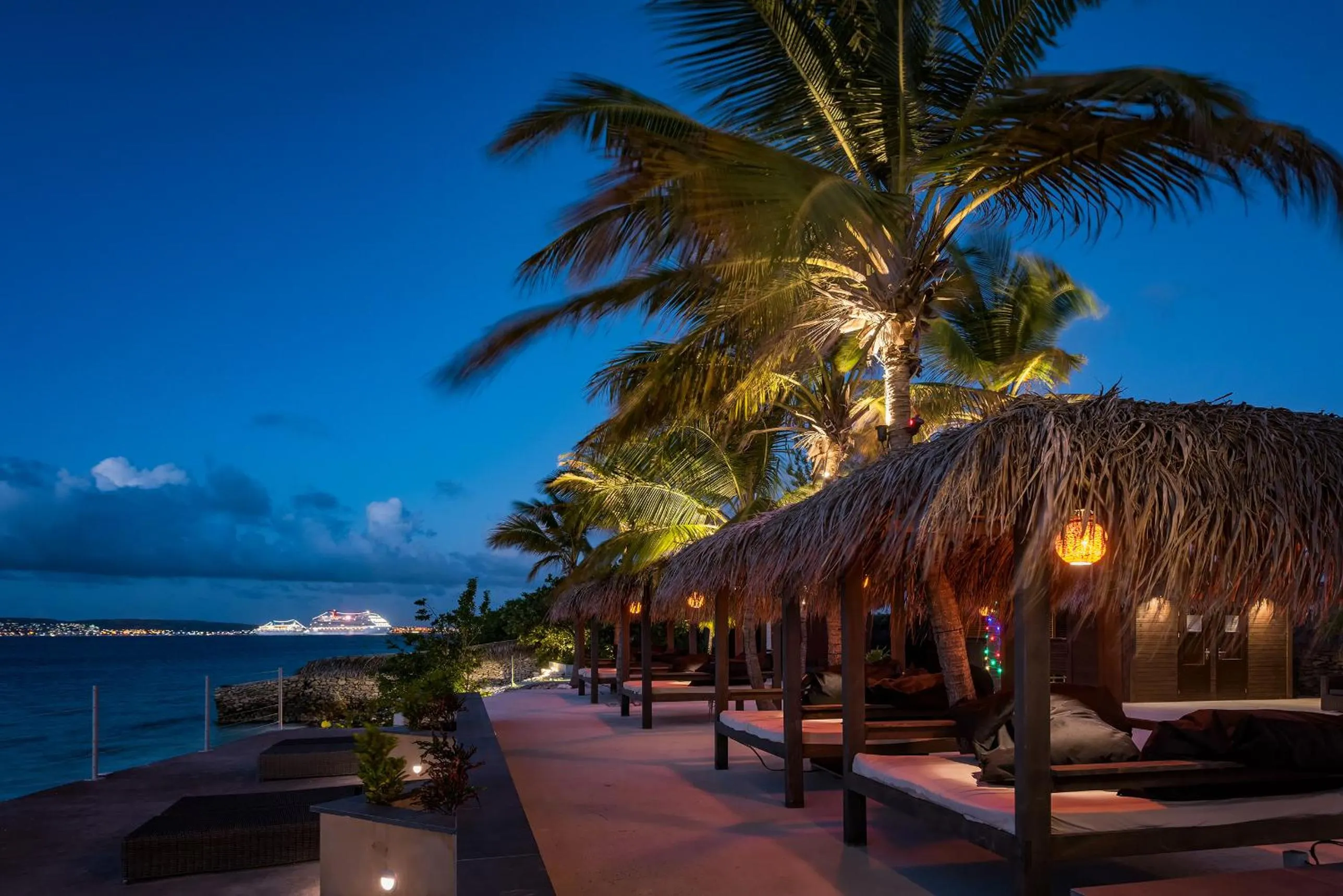Lounge or bar, Beach in Thebonairian