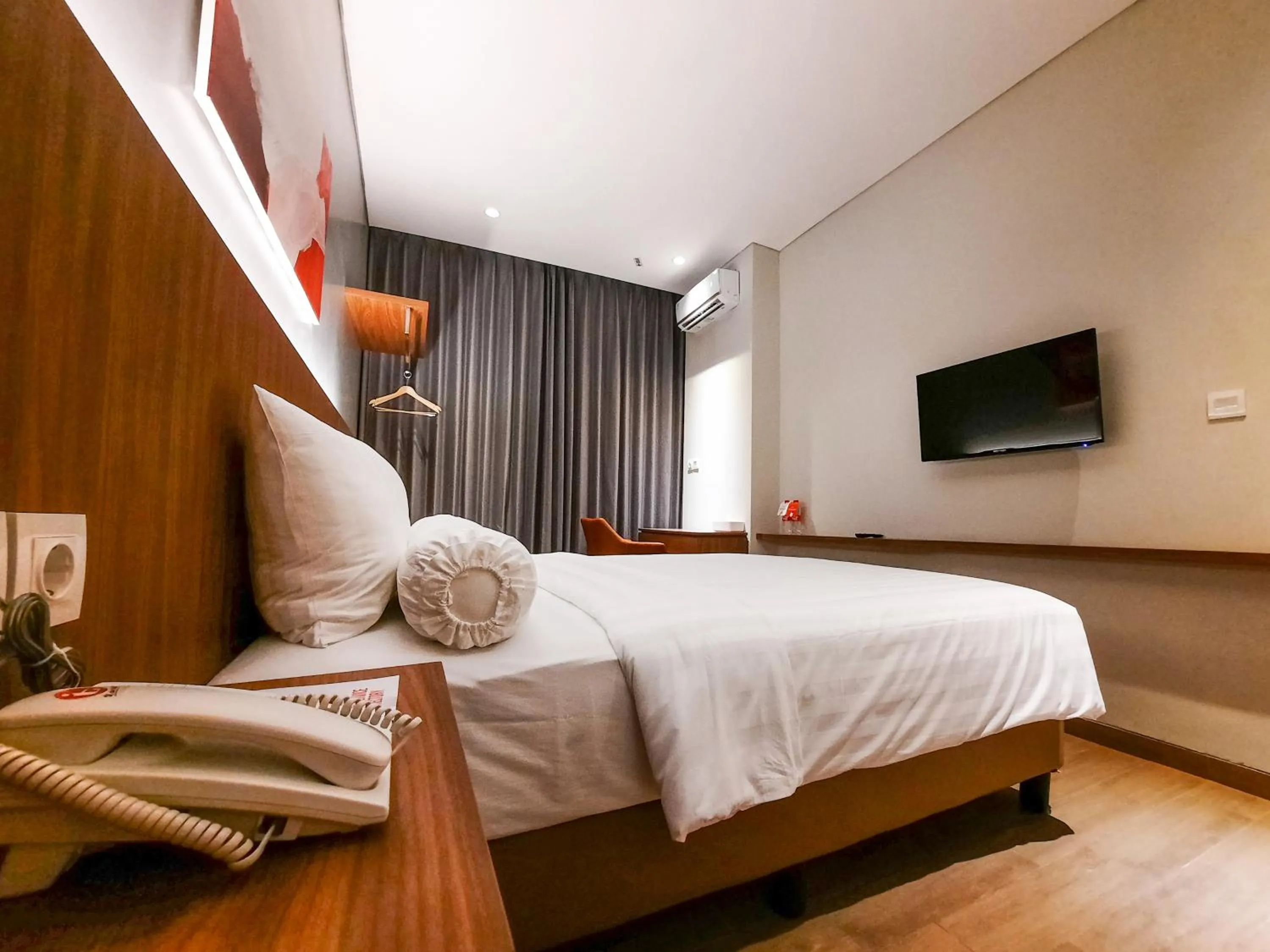 Bed in Votel Krakatau Boutique Hotel Semarang