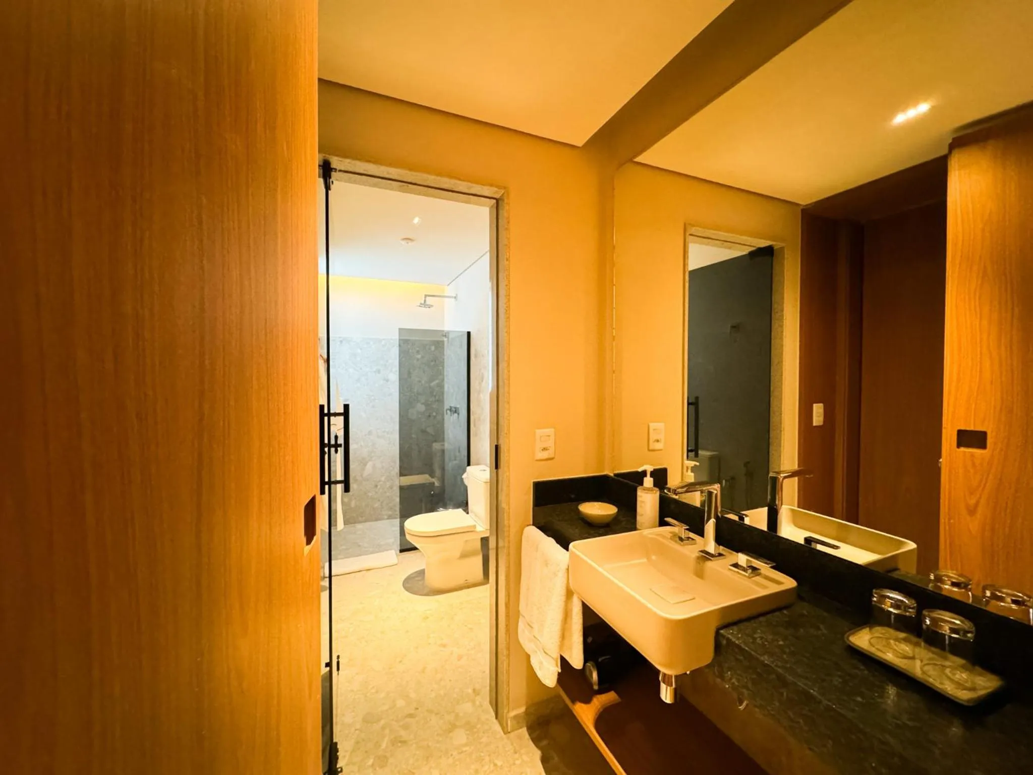 Shower in Hot Beach Raízes