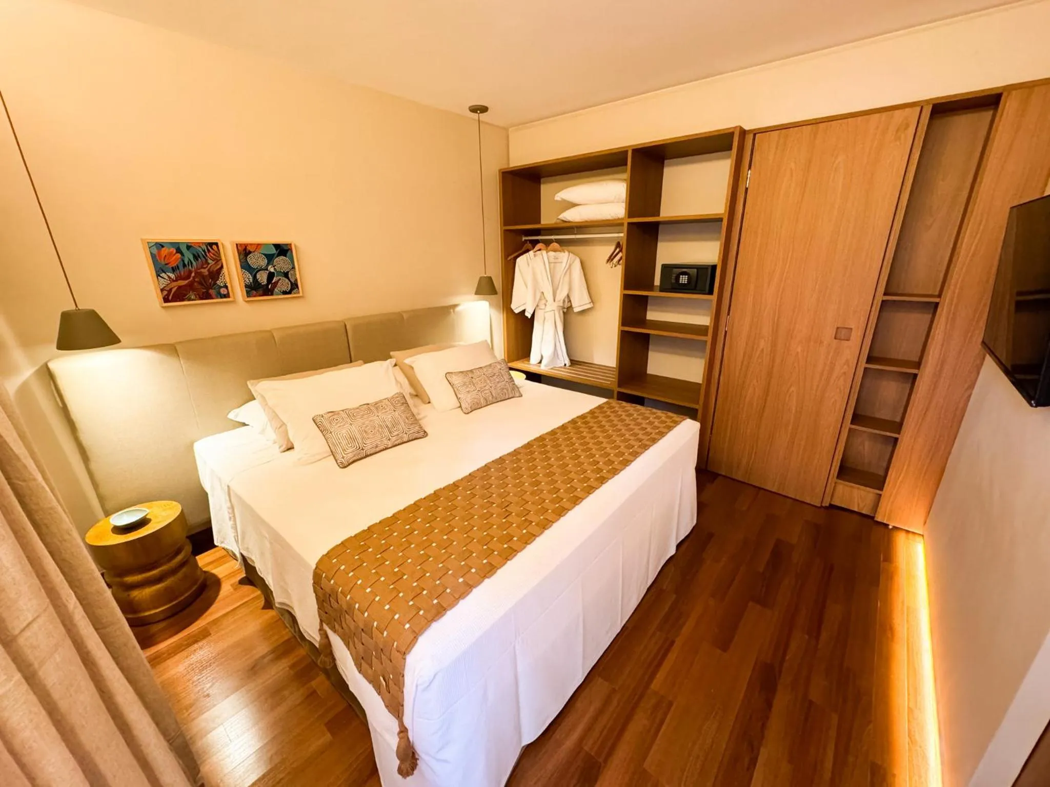 Photo of the whole room, Bed in Hot Beach Raízes