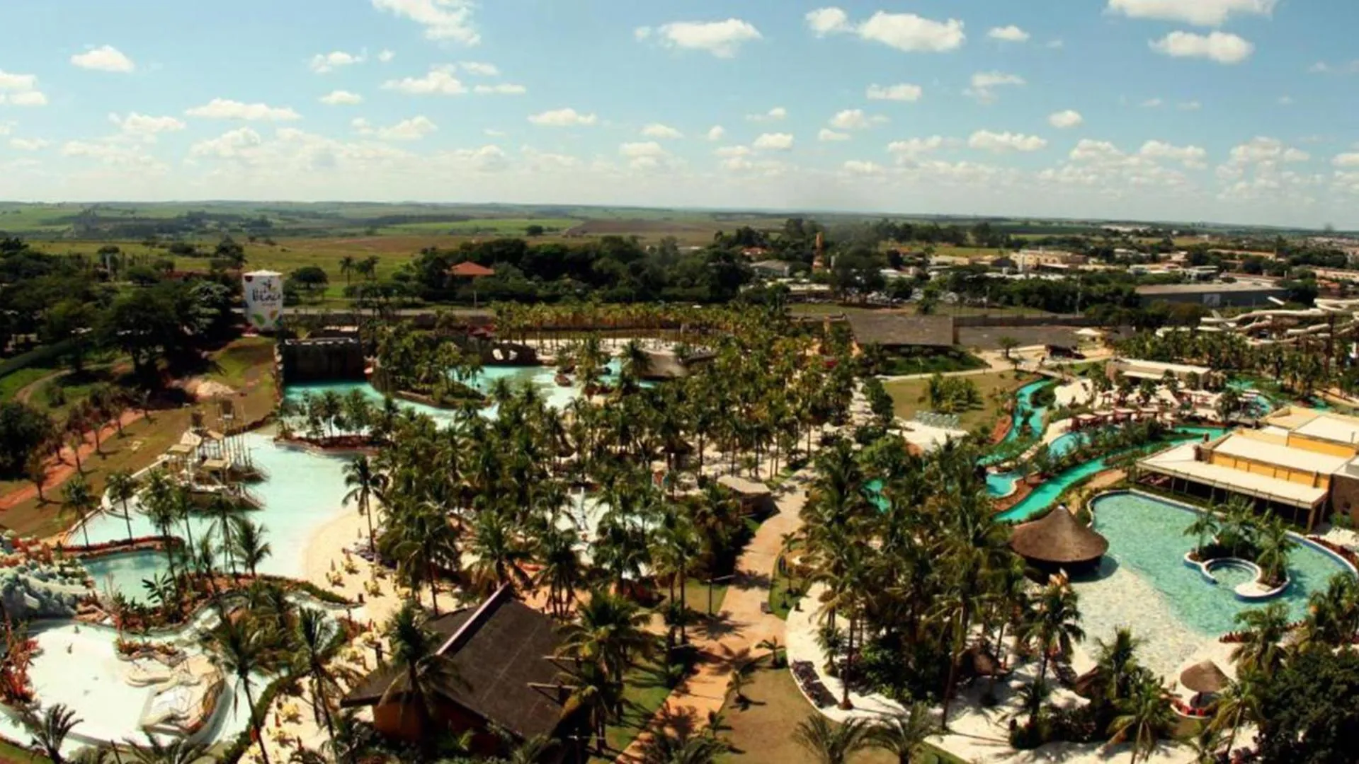 Bird's eye view in Hot Beach Raízes