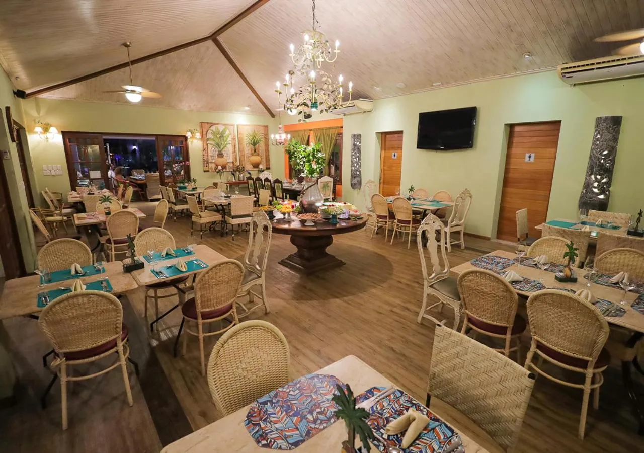 Restaurant/places to eat in Hot Beach Raízes