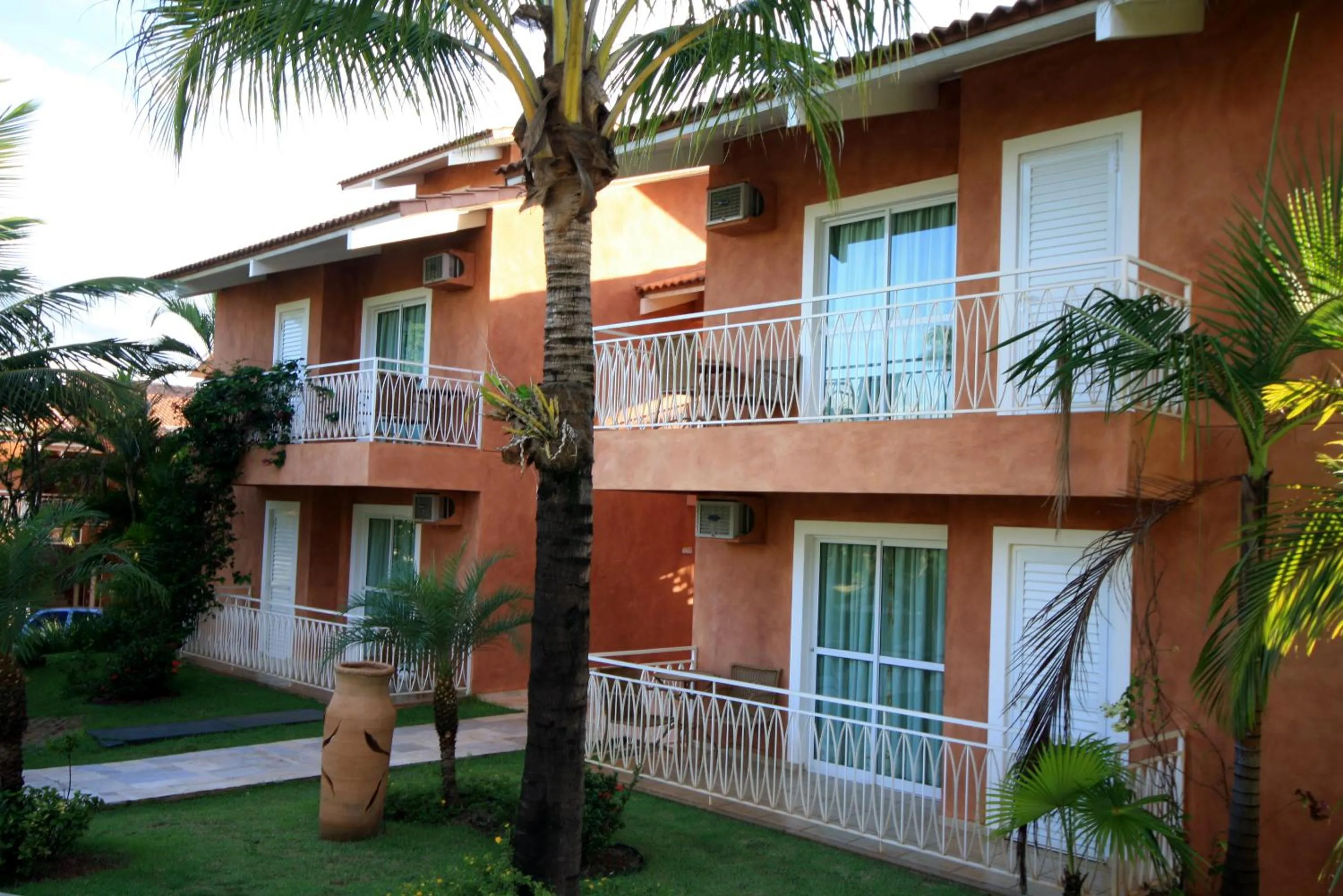 Property building in Hot Beach Raízes