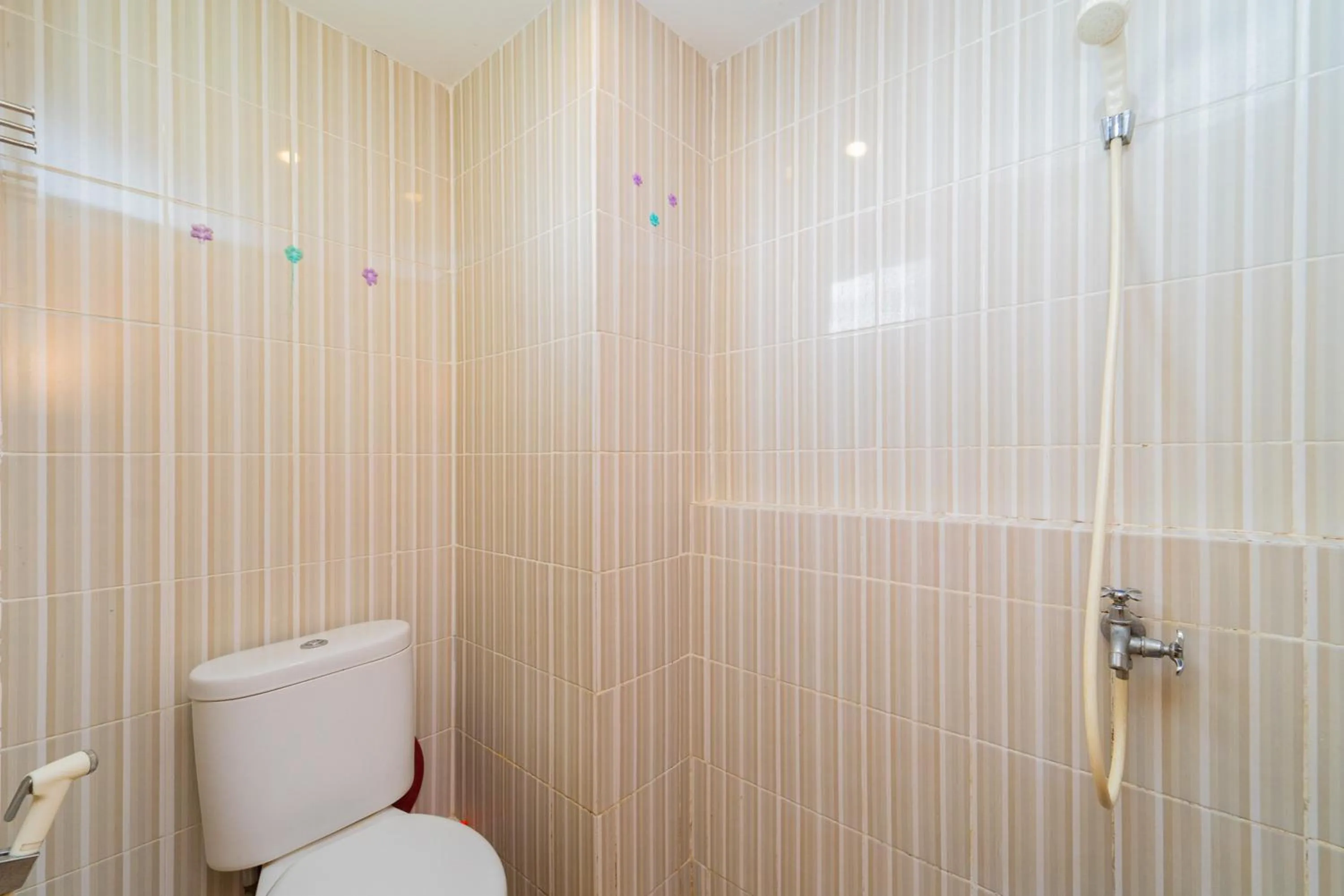 Shower in RedLiving Apartemen Cinere Resort - Gold Room