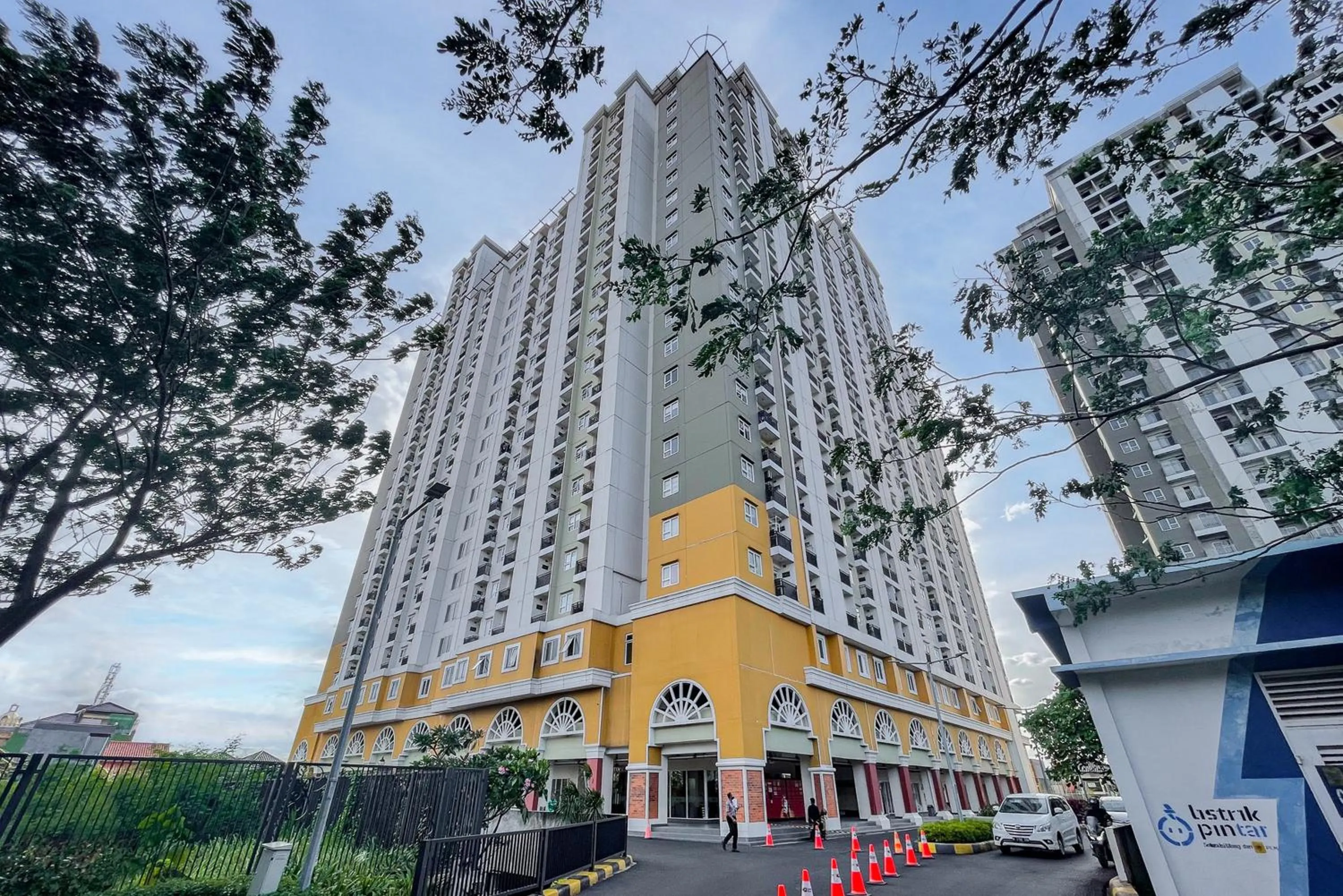 Property building in RedLiving Apartemen Cinere Resort - Gold Room