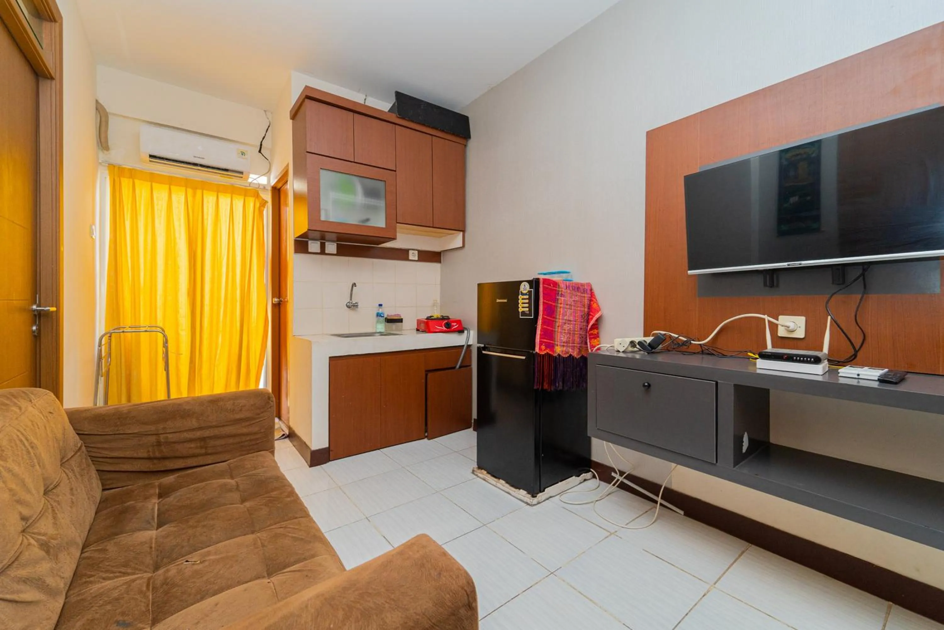 TV and multimedia in RedLiving Apartemen Cinere Resort - Gold Room