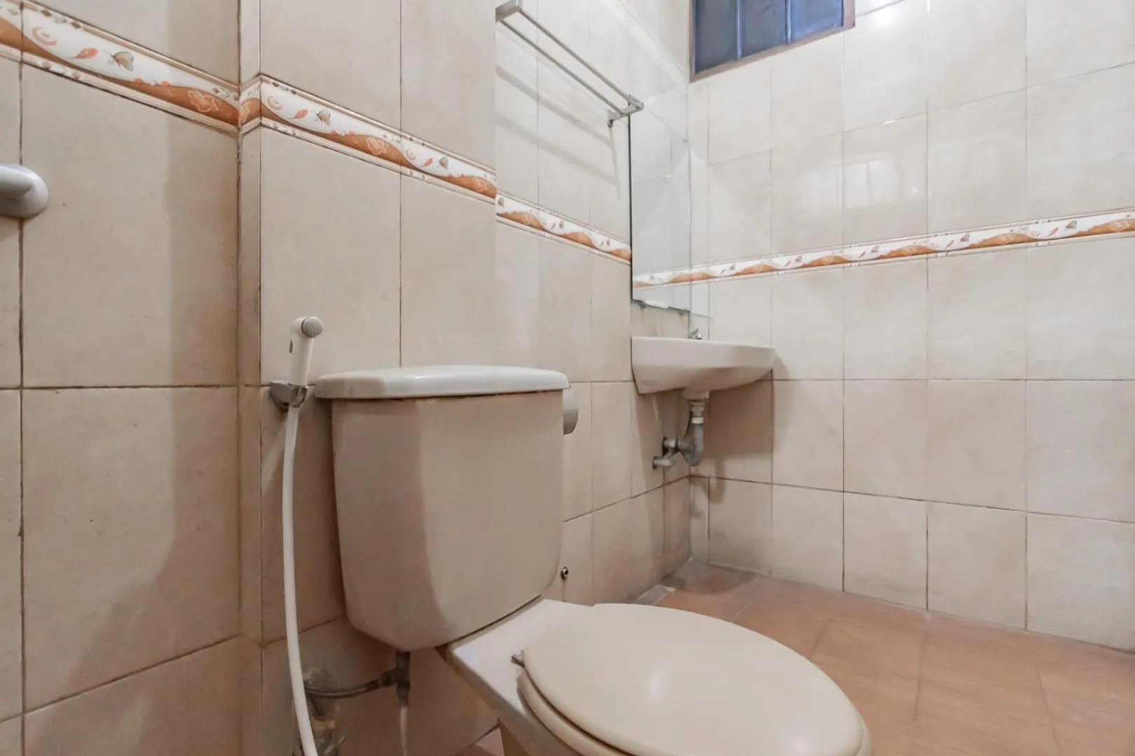 Bathroom in Sans Hotel Cihampelas Bandung