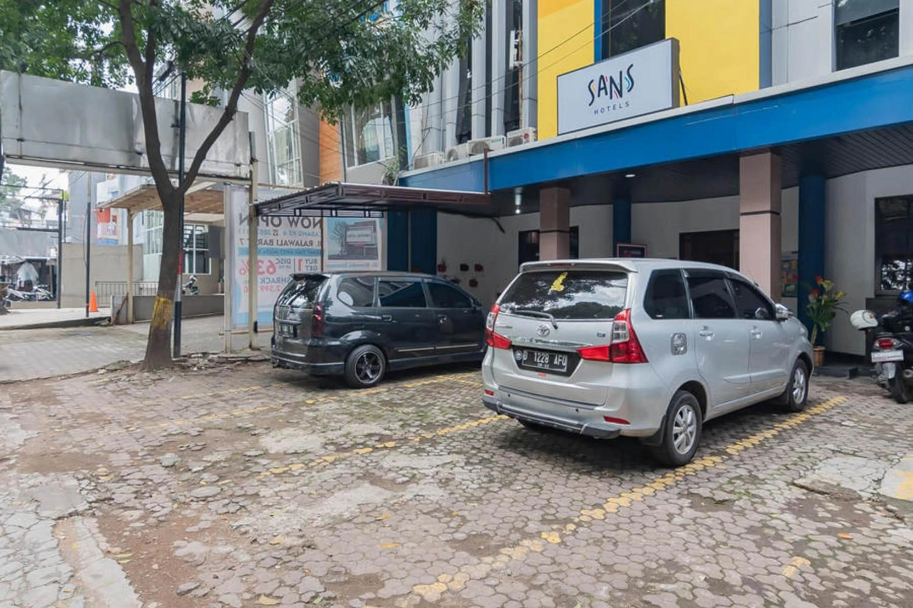 Property building in Sans Hotel Cihampelas Bandung