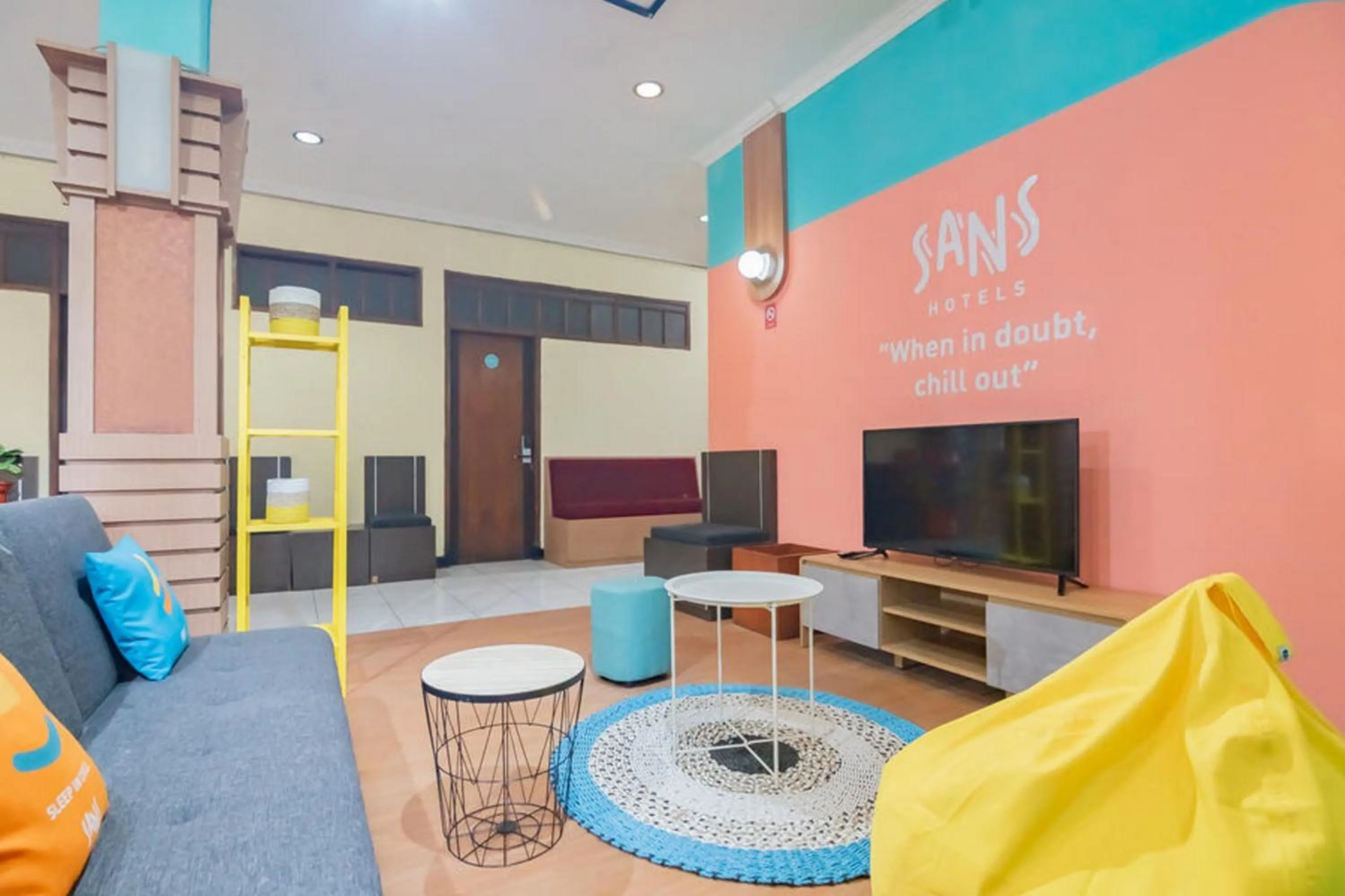 Living room in Sans Hotel Cihampelas Bandung