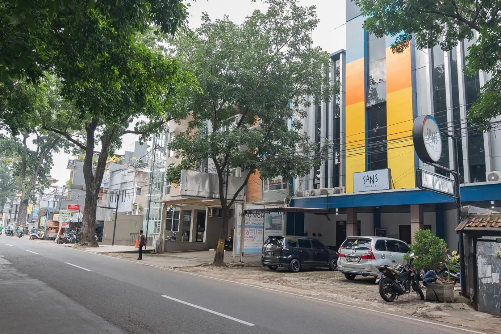 Property building in Sans Hotel Cihampelas Bandung