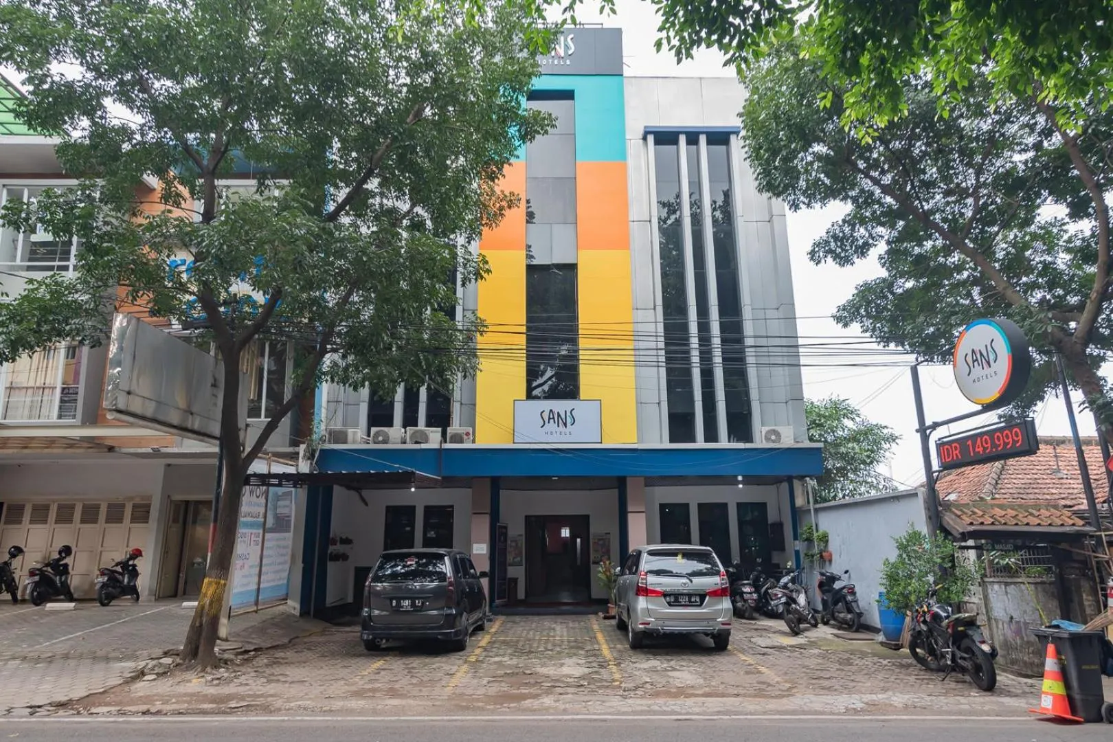 Property building in Sans Hotel Cihampelas Bandung