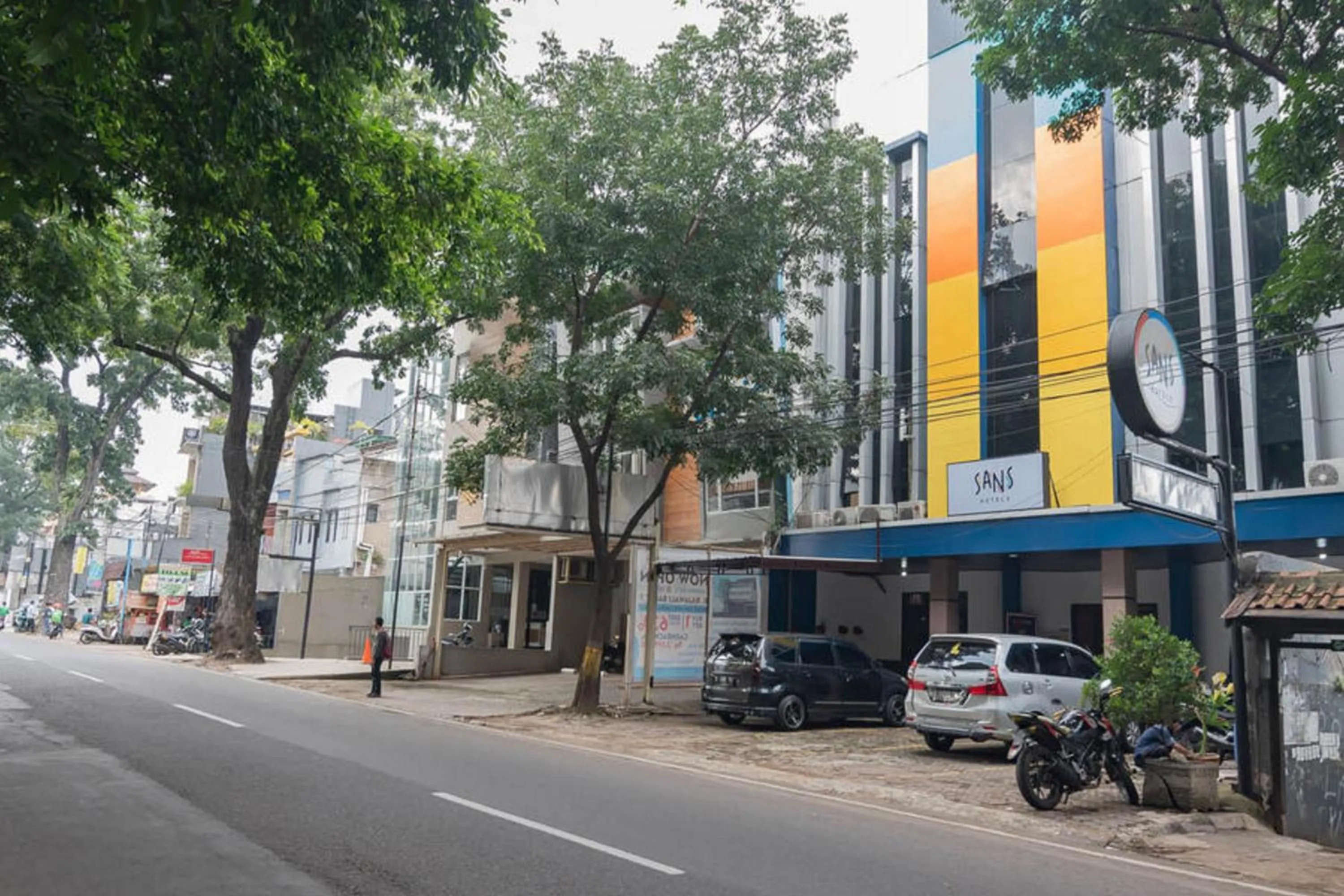 Property building in Sans Hotel Cihampelas Bandung