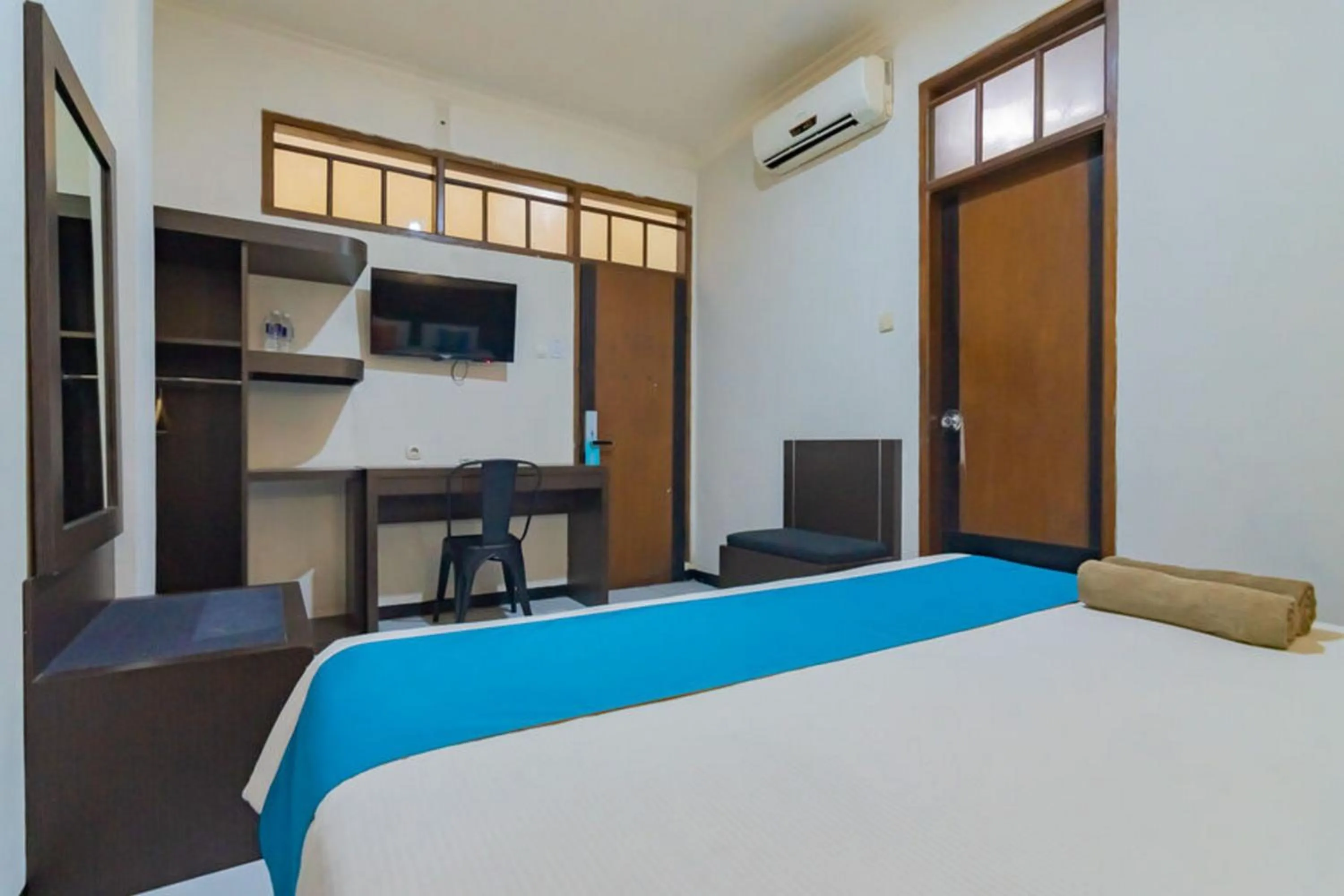 Bedroom in Sans Hotel Cihampelas Bandung