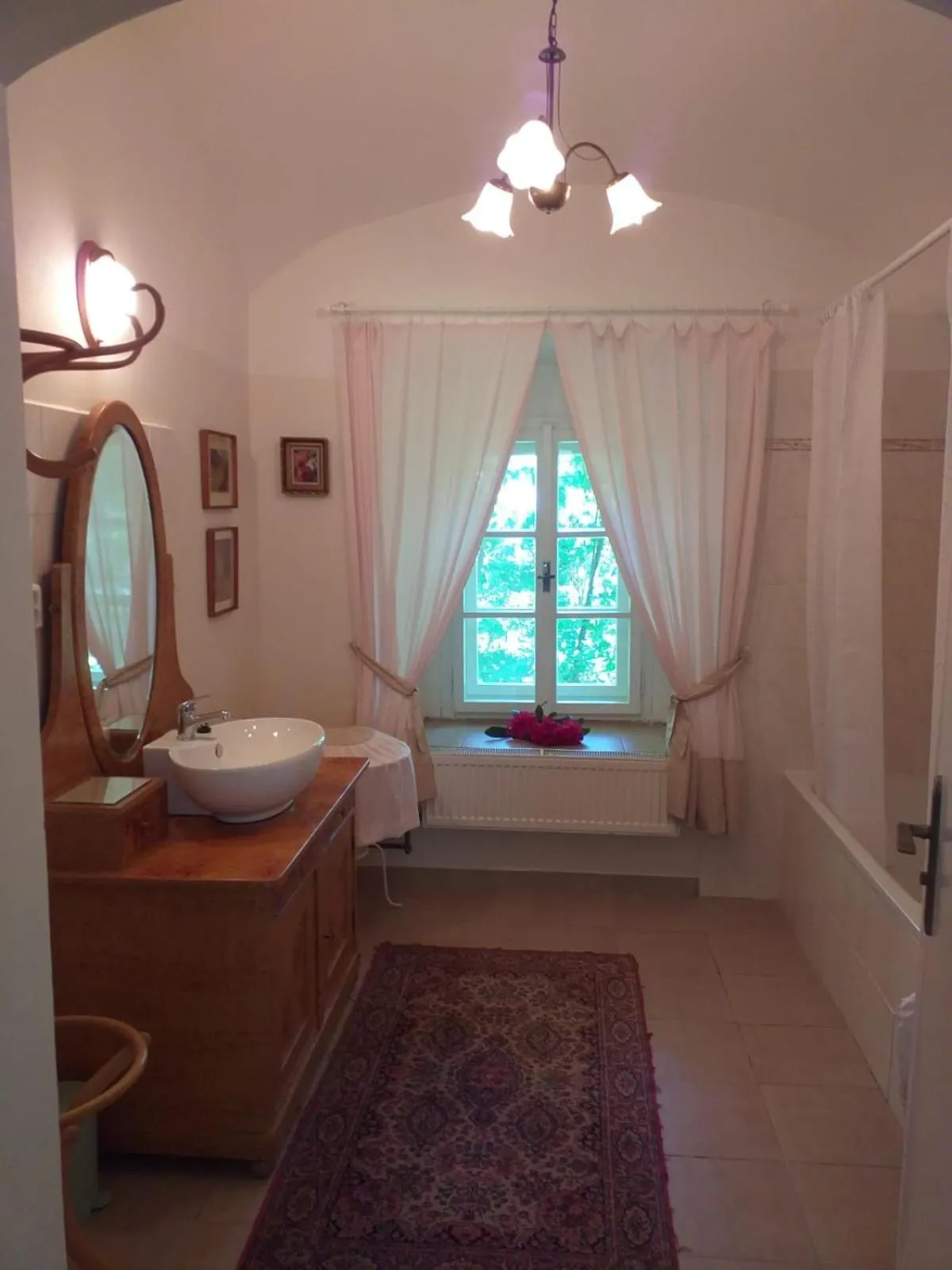 Bathroom, Bed in Hájovna hradu Houska