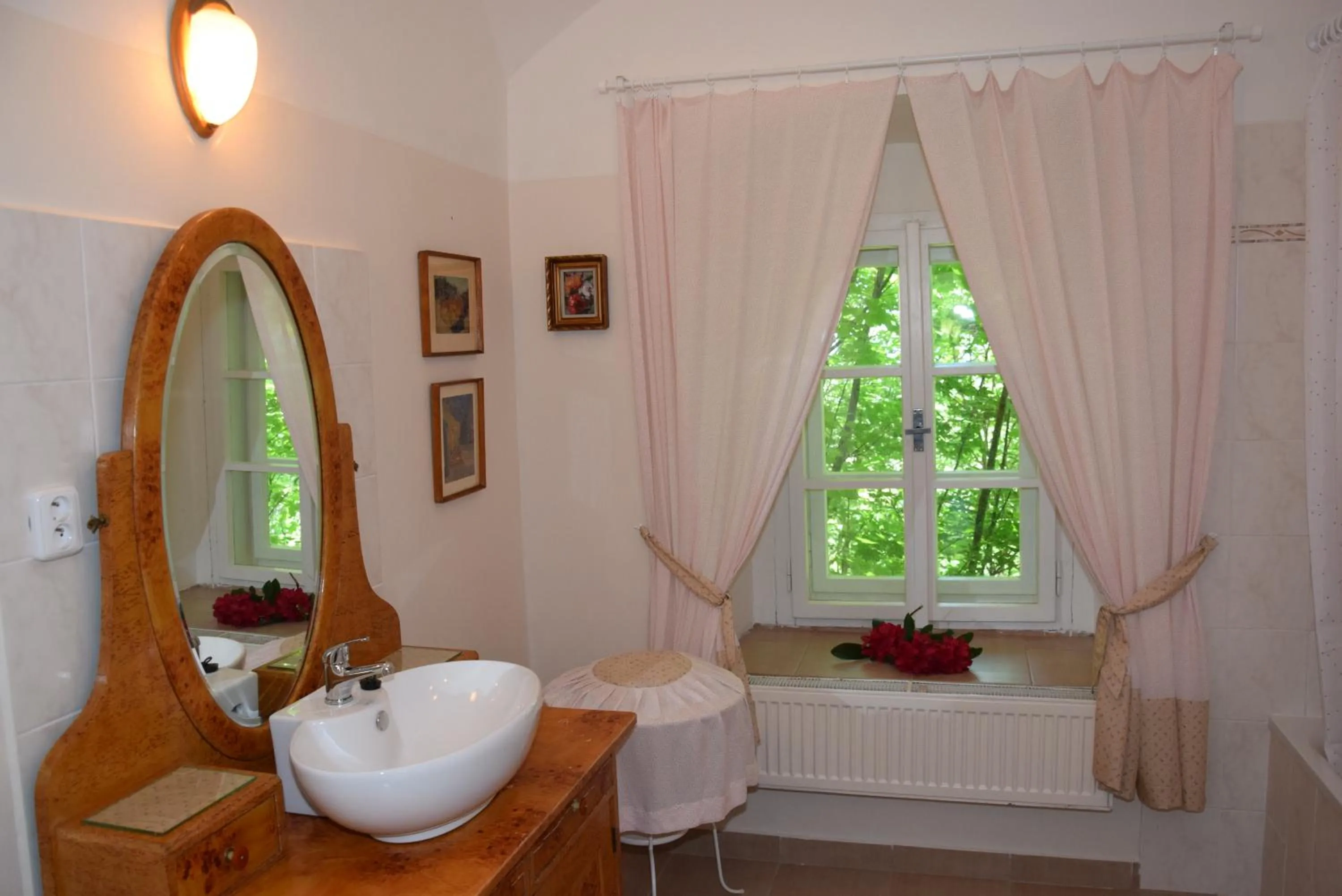 Seating area in Hájovna hradu Houska