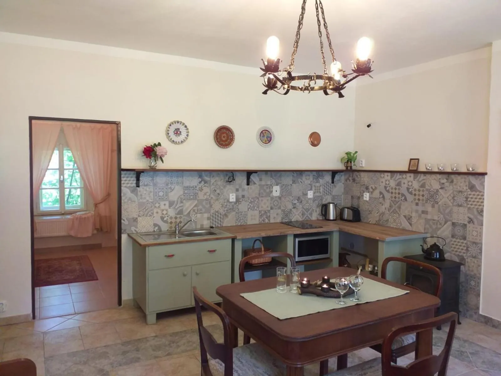 Kitchen or kitchenette in Hájovna hradu Houska