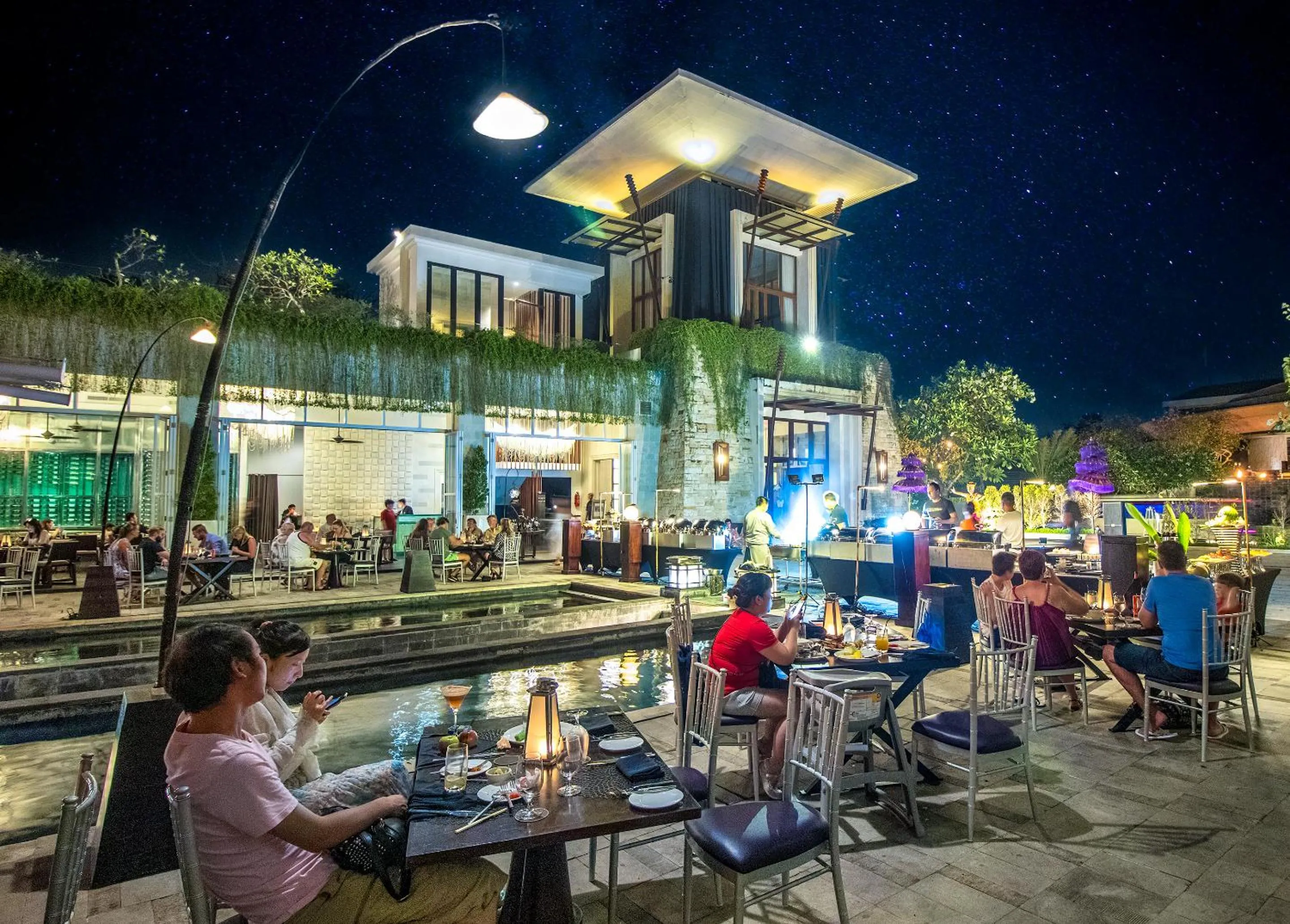 Restaurant/places to eat in The Sakala Resort Bali All Suites