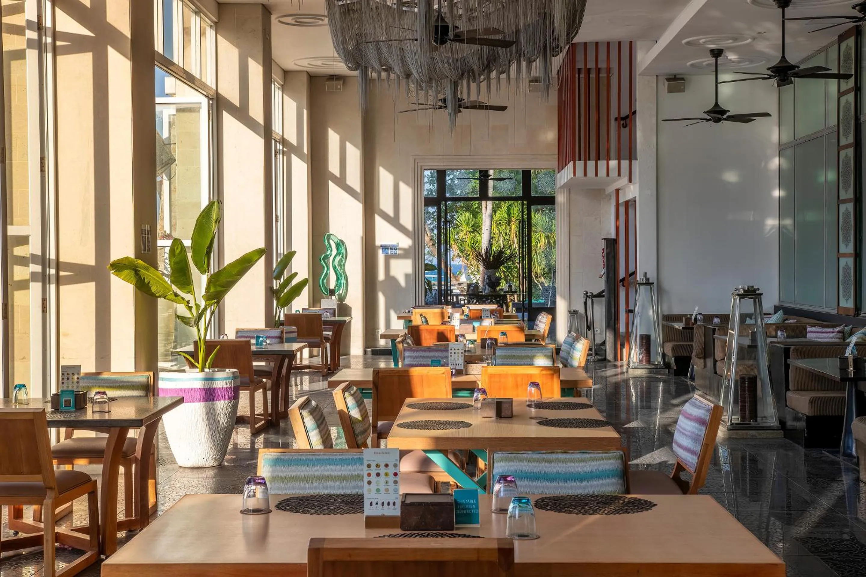 Restaurant/places to eat in The Sakala Resort Bali All Suites