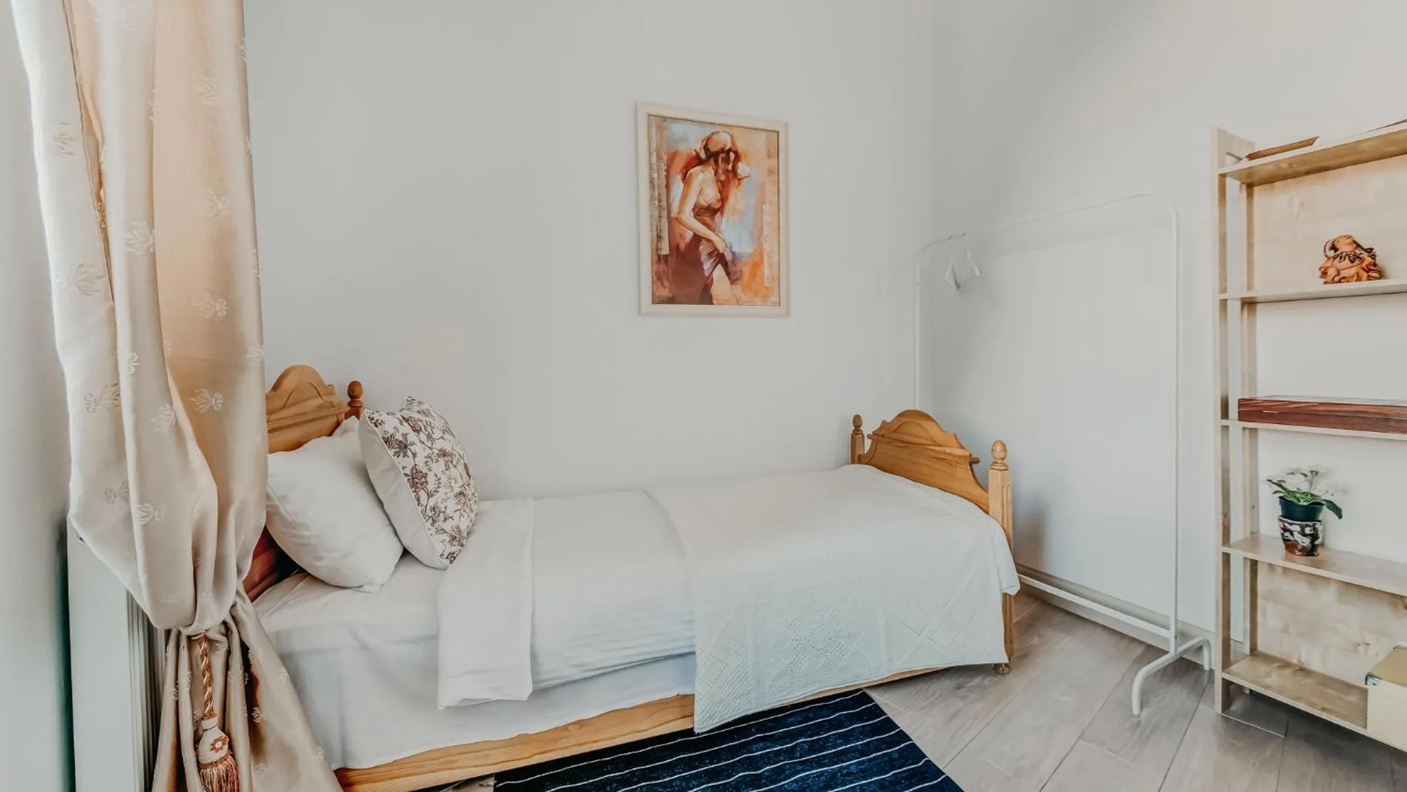 Bedroom, Bed in Spacious - 140 square meters Apartment, Vilnius City Centre