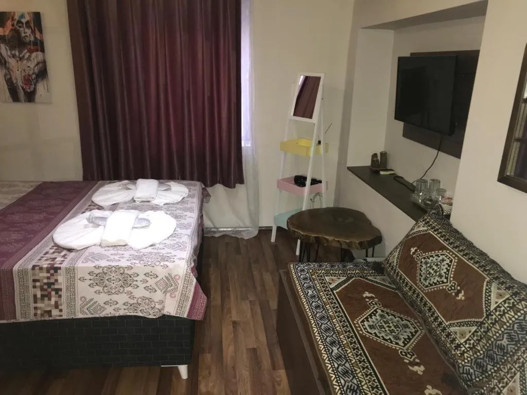 Economy Triple Room in Marmara House&Apartments