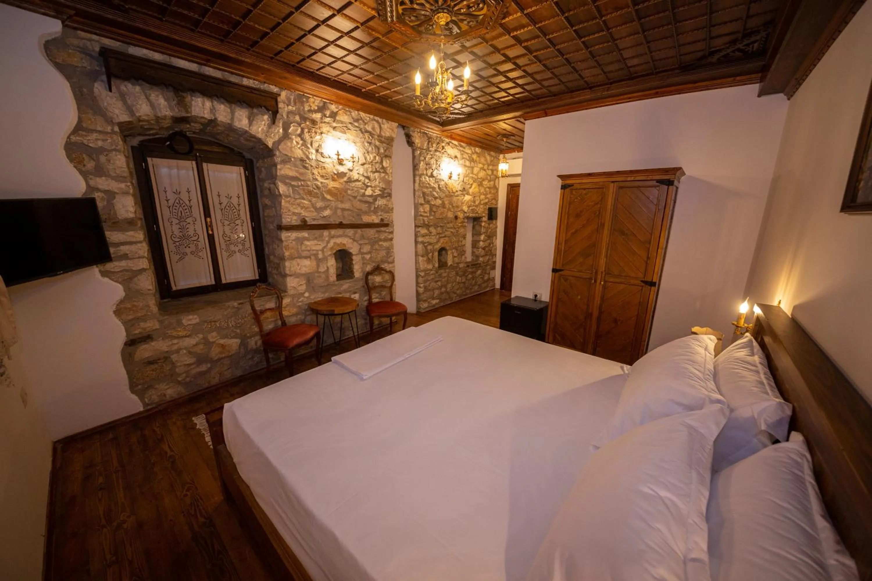 Photo of the whole room, Bed in Berati Castle Hotel