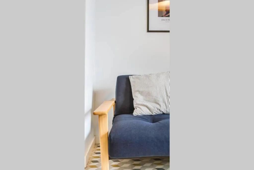 Pop Art, 2BD ground Central Apartment