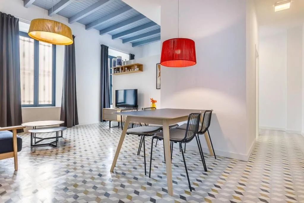 Dining area in Pop Art, 2BD ground Central Apartment