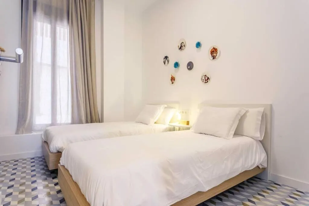 Bed in Pop Art, 2BD ground Central Apartment