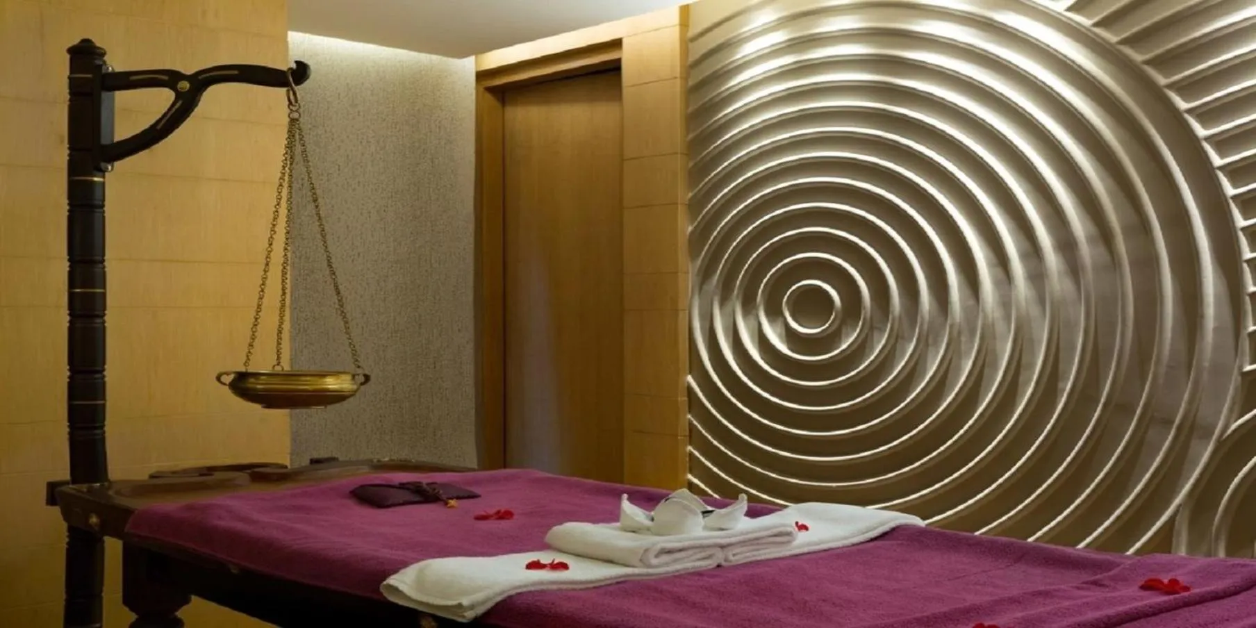 Spa and wellness centre/facilities, Bed in Crowne Plaza Greater Noida by IHG