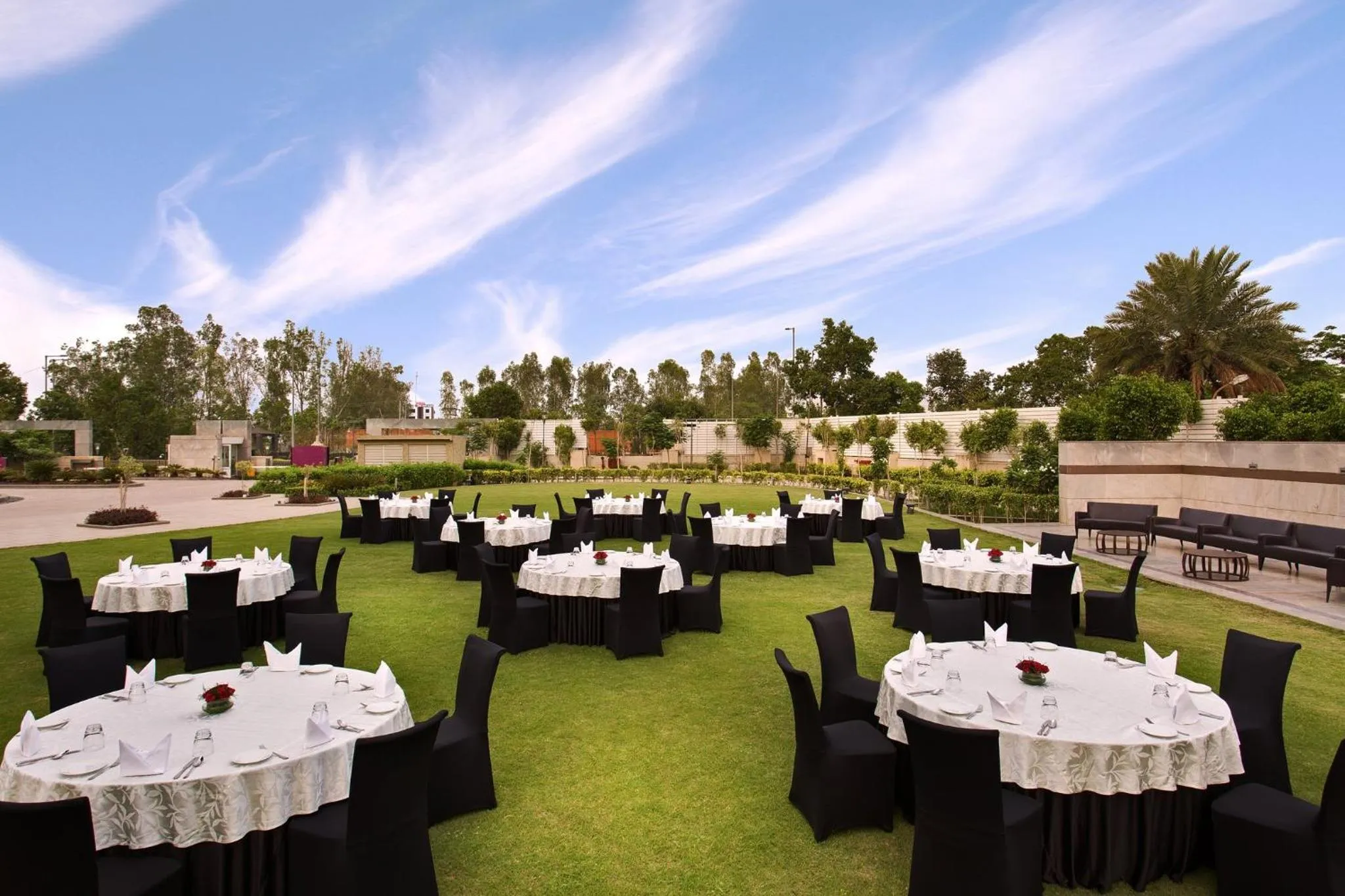 Lobby or reception in Crowne Plaza Greater Noida by IHG