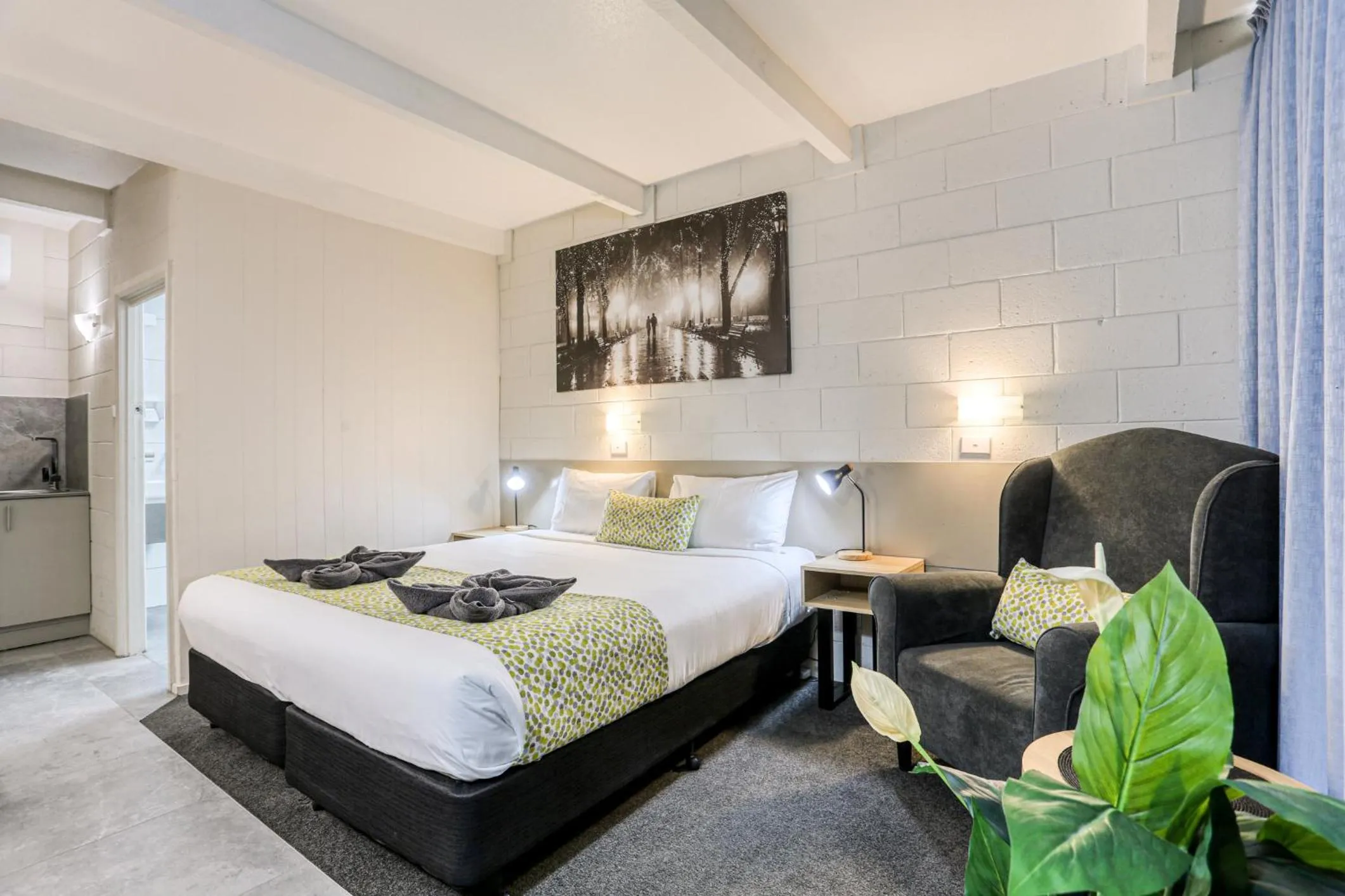 Bed in Castle Creek Motor Inn Euroa