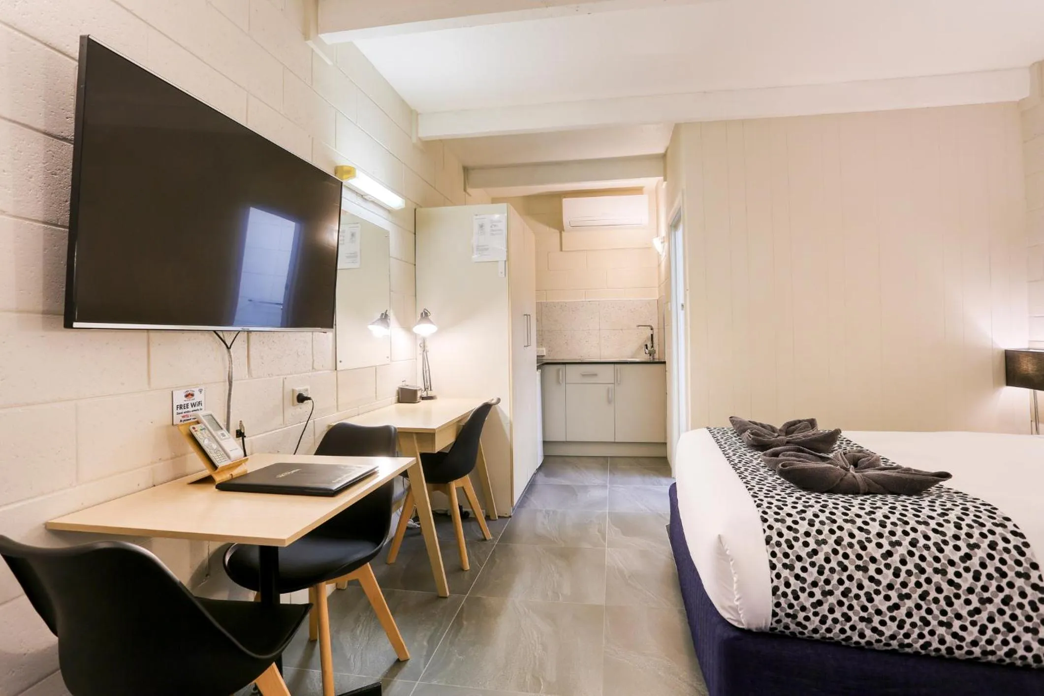 Bed in Castle Creek Motor Inn Euroa