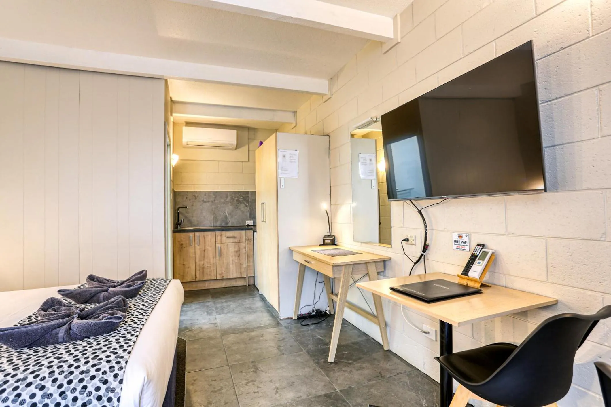 Bed in Castle Creek Motor Inn Euroa