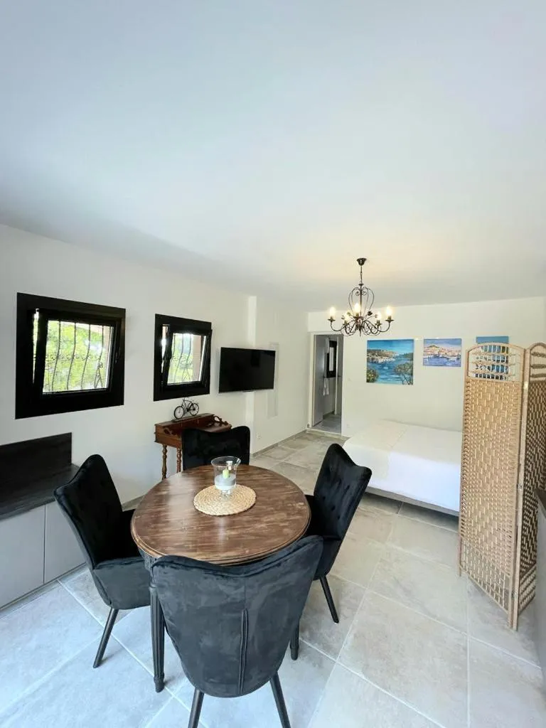 TV and multimedia, Bed in Villa Cocody